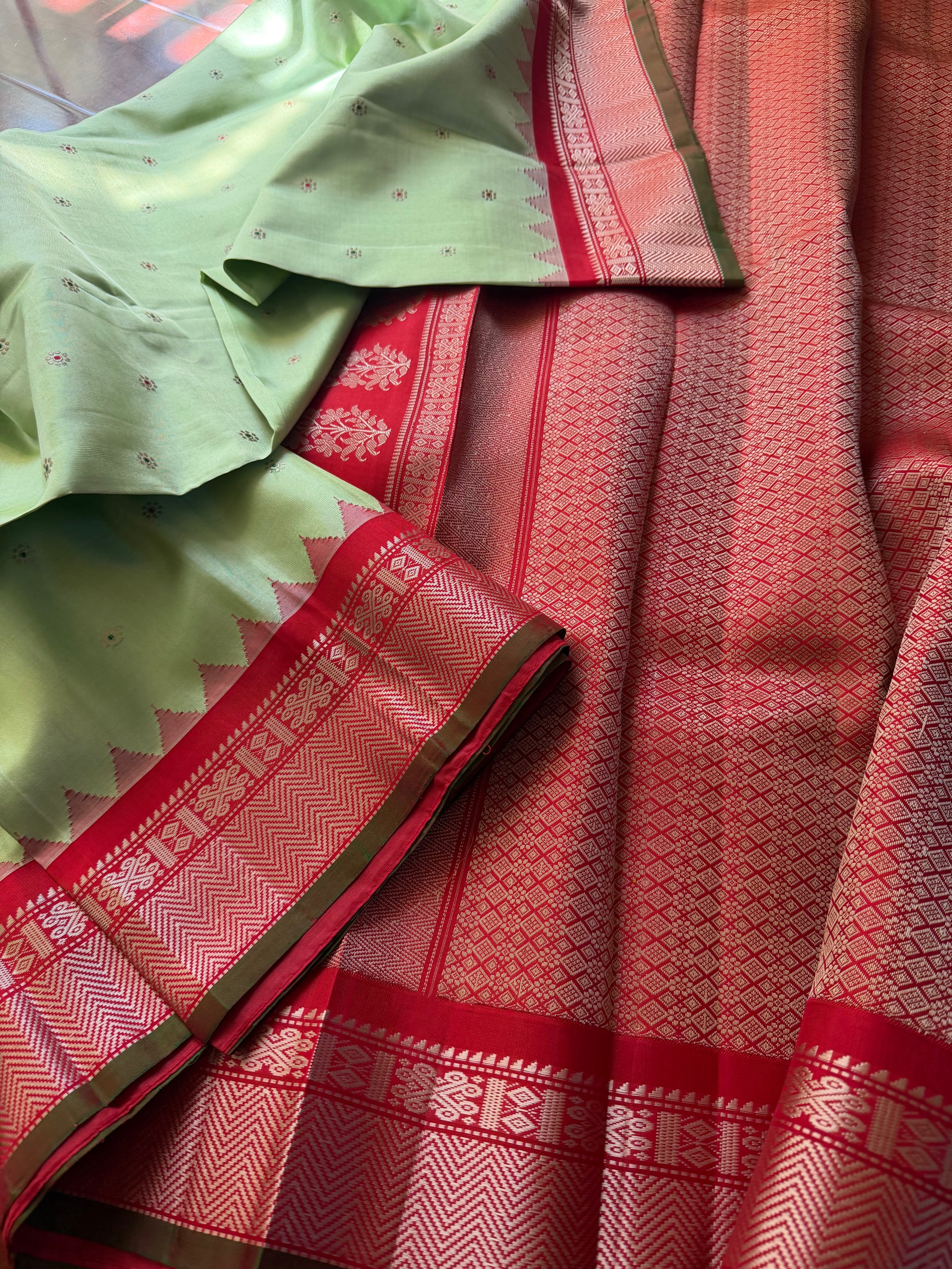Kuttu  Gadwal Silk : No Zari