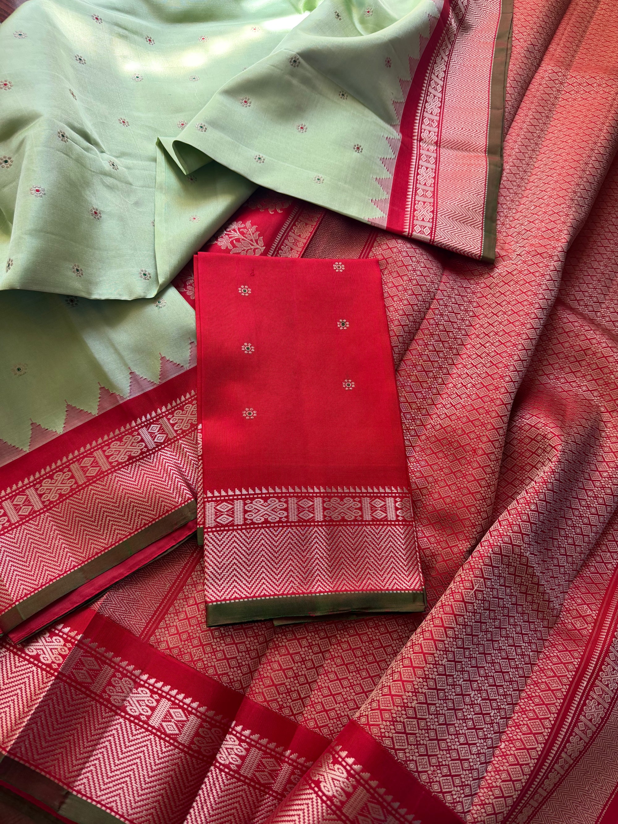 Kuttu  Gadwal Silk : No Zari