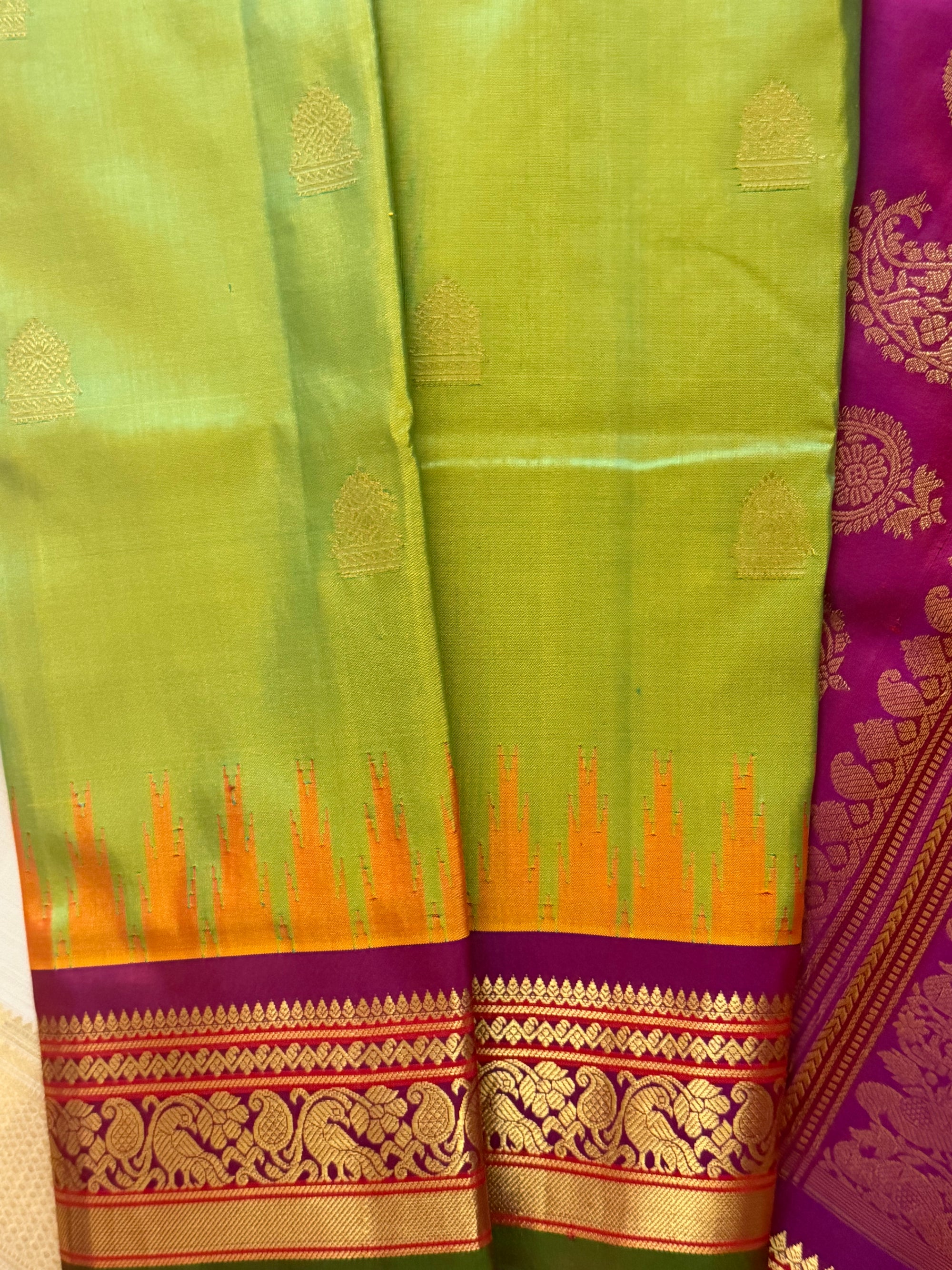 Kuttu Gadwal Silk