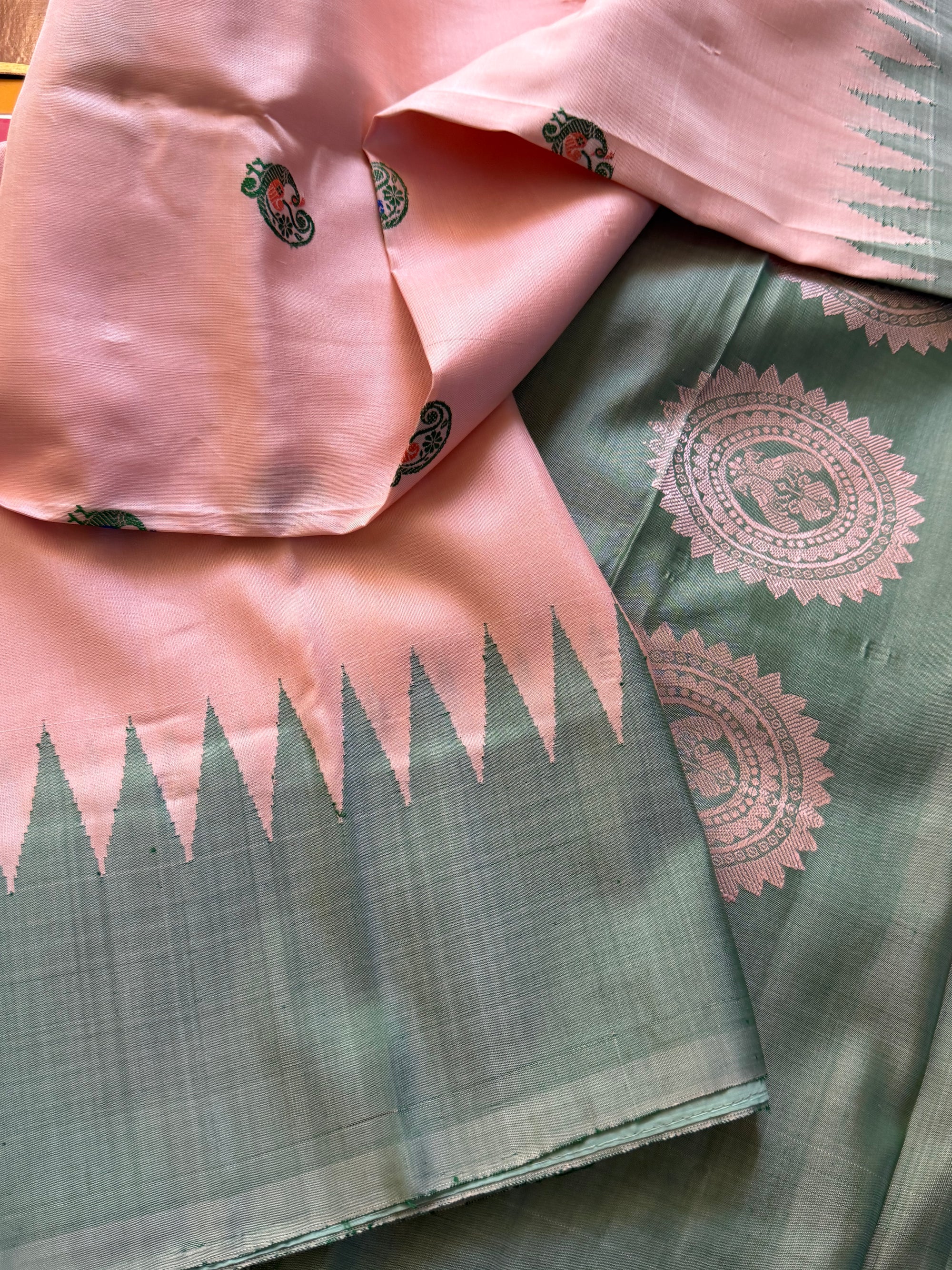 Kuttu  Gadwal Silk : No Zari