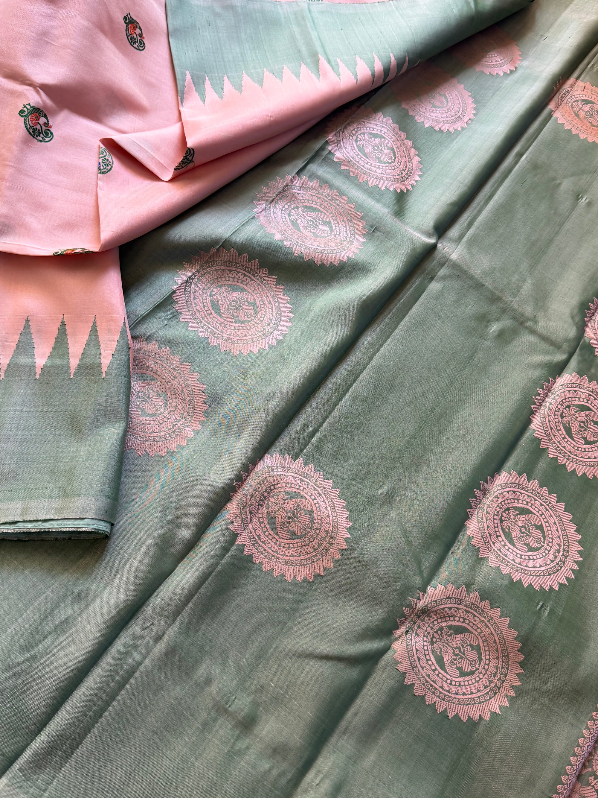 Kuttu  Gadwal Silk : No Zari