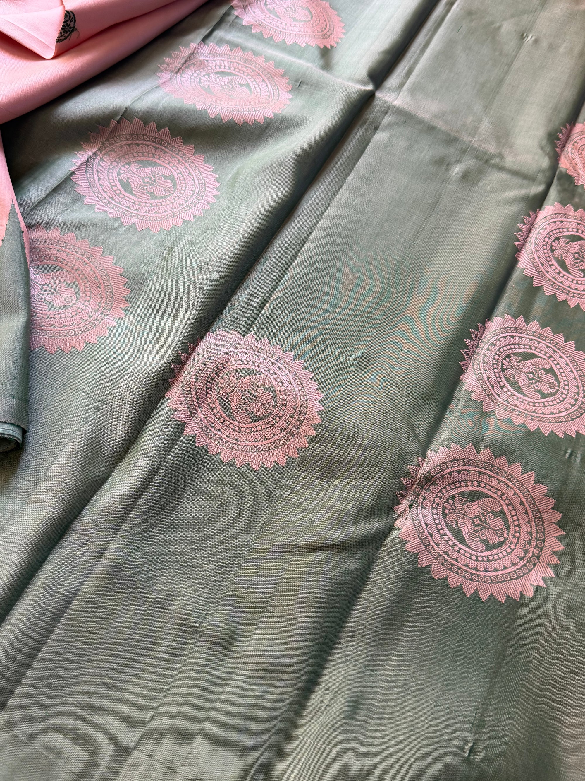 Kuttu  Gadwal Silk : No Zari