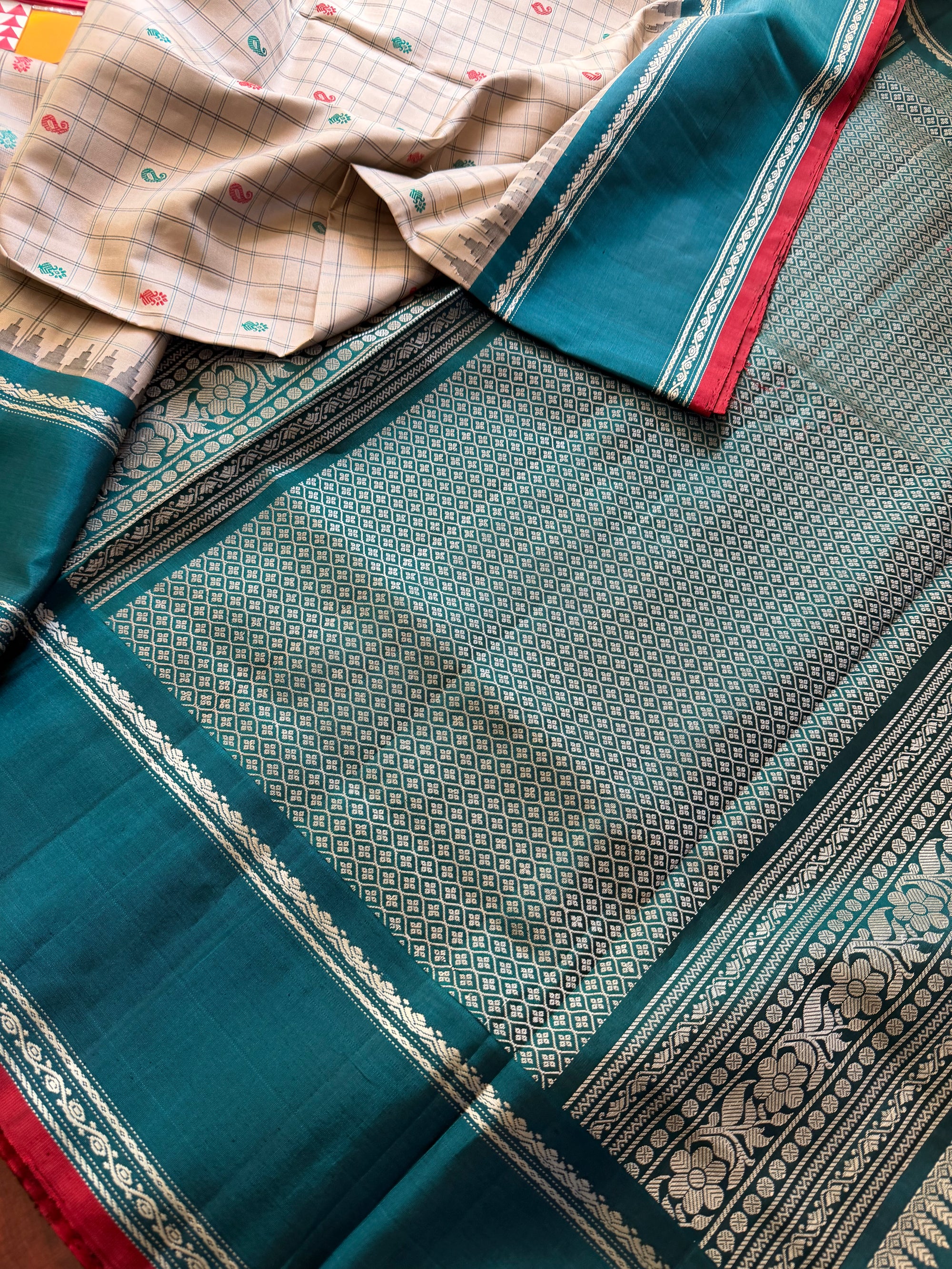 Kuttu  Gadwal Silk : No Zari