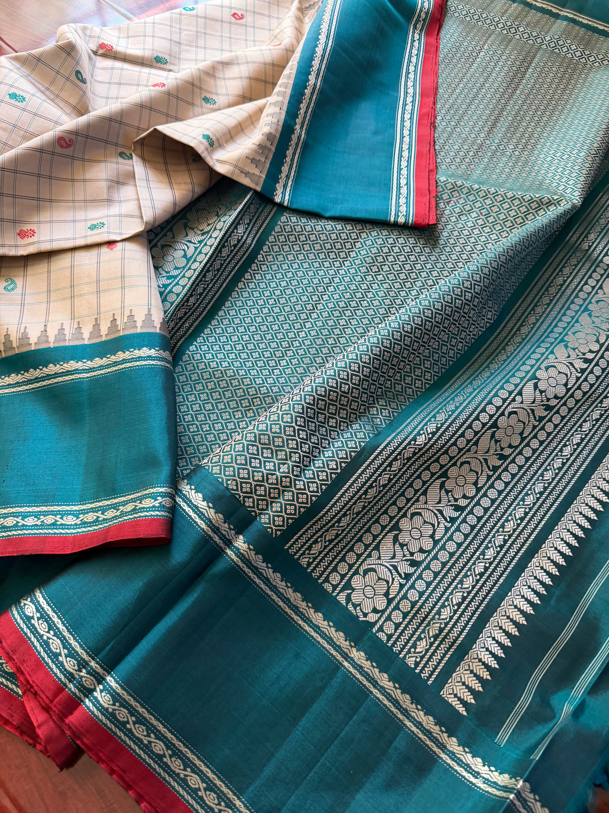 Kuttu  Gadwal Silk : No Zari