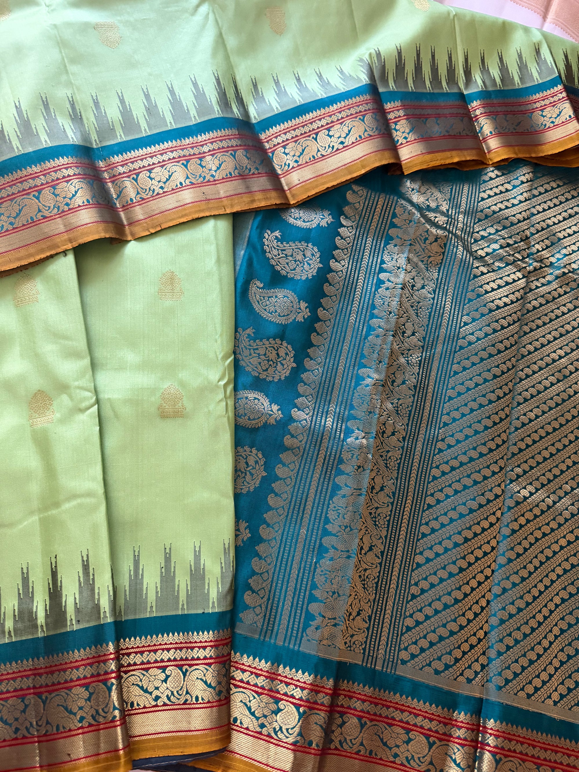 Kuttu Gadwal Silk