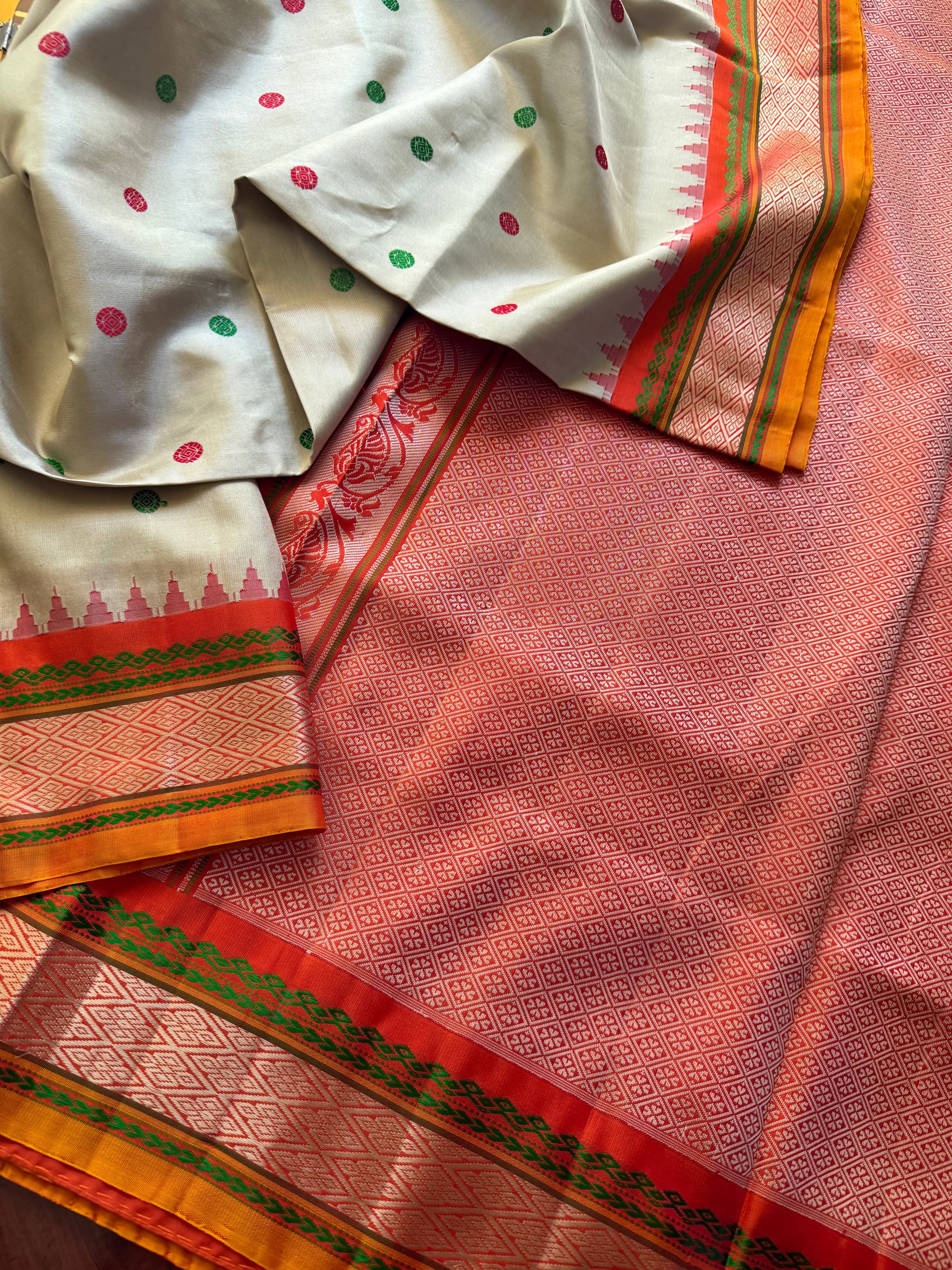 Kuttu  Gadwal Silk : No Zari