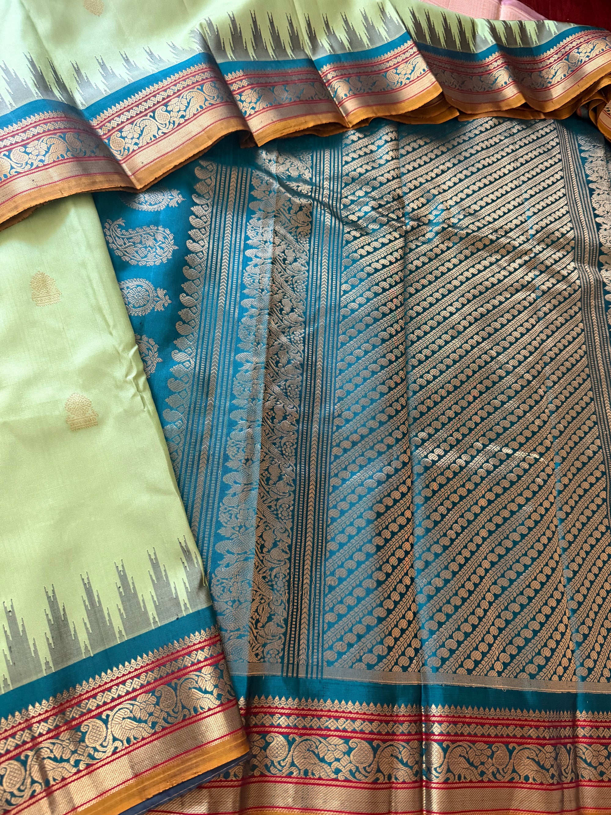 Kuttu Gadwal Silk
