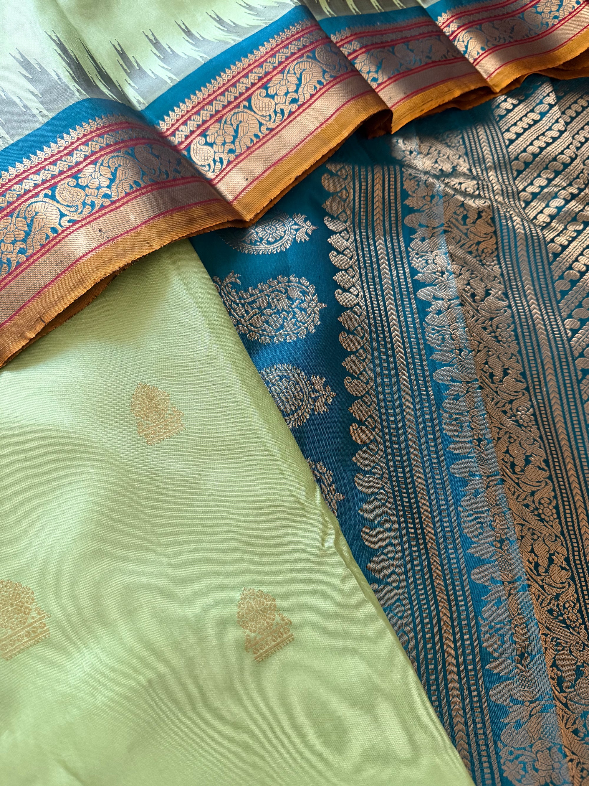 Kuttu Gadwal Silk