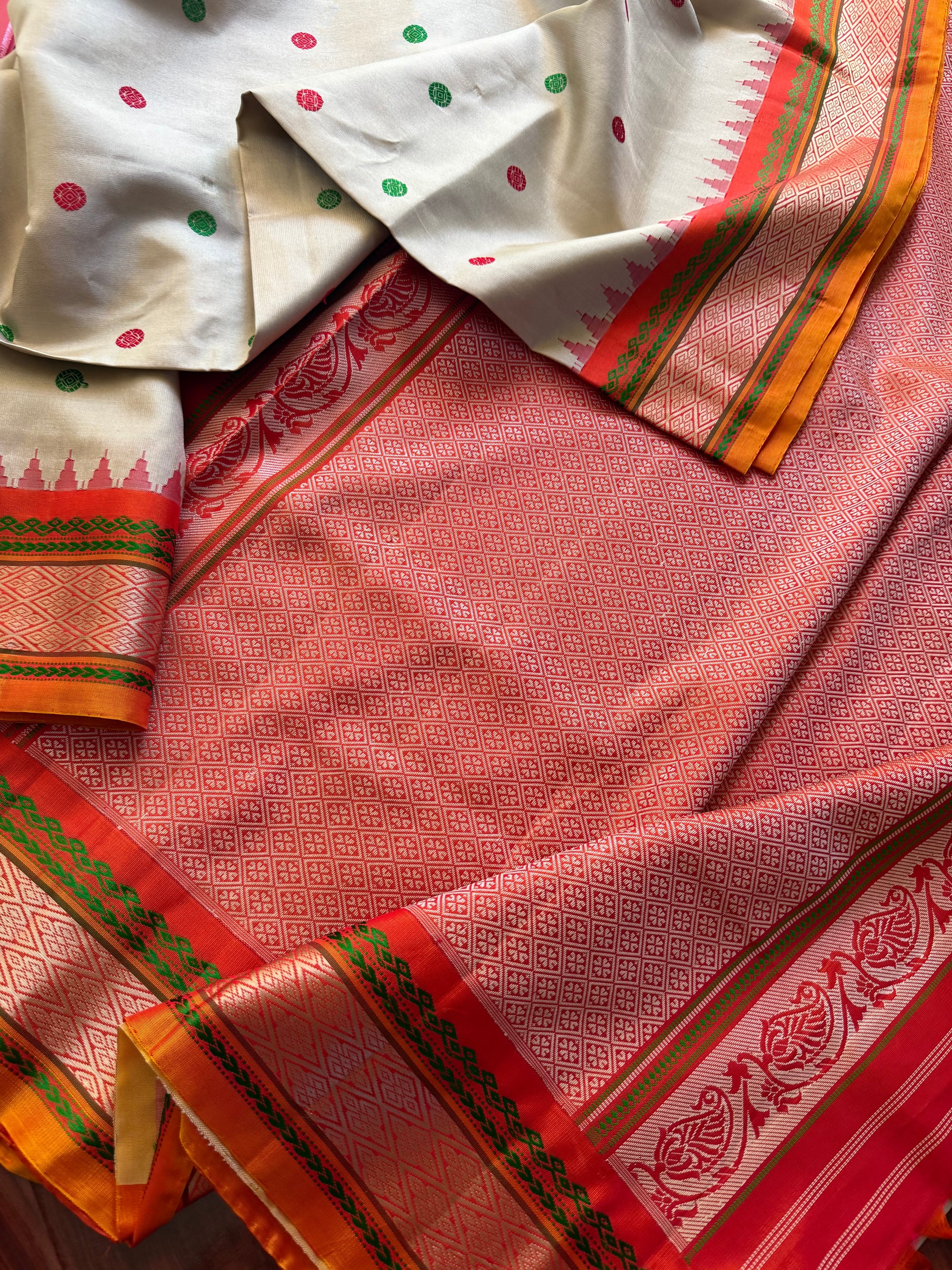 Kuttu  Gadwal Silk : No Zari