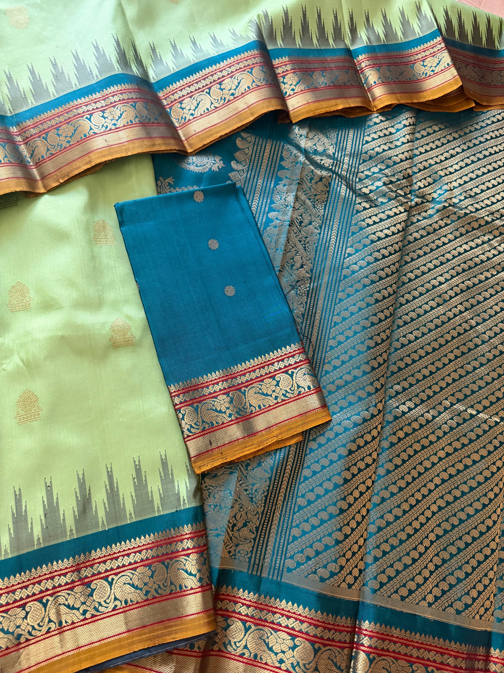 Kuttu Gadwal Silk