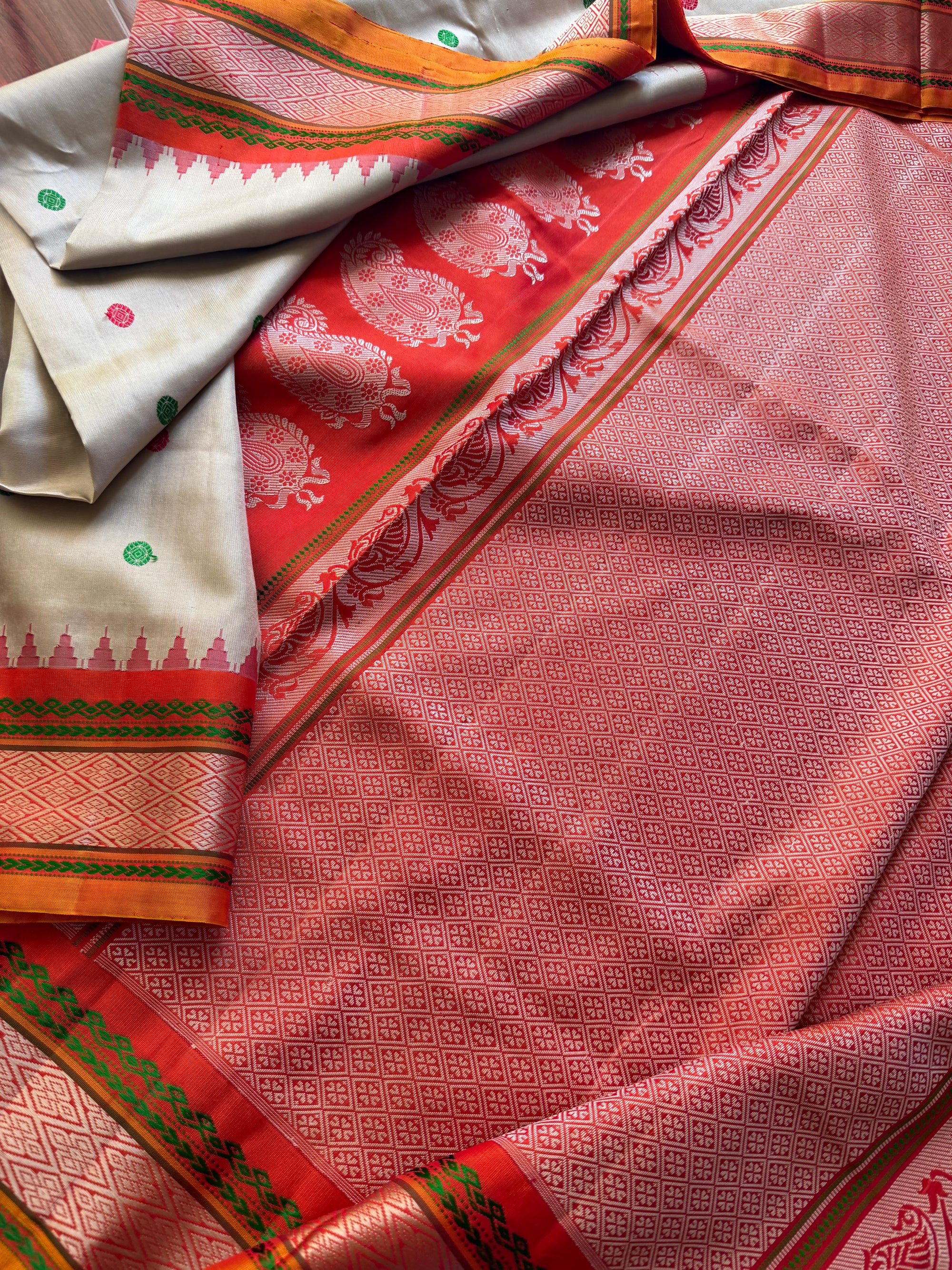 Kuttu  Gadwal Silk : No Zari
