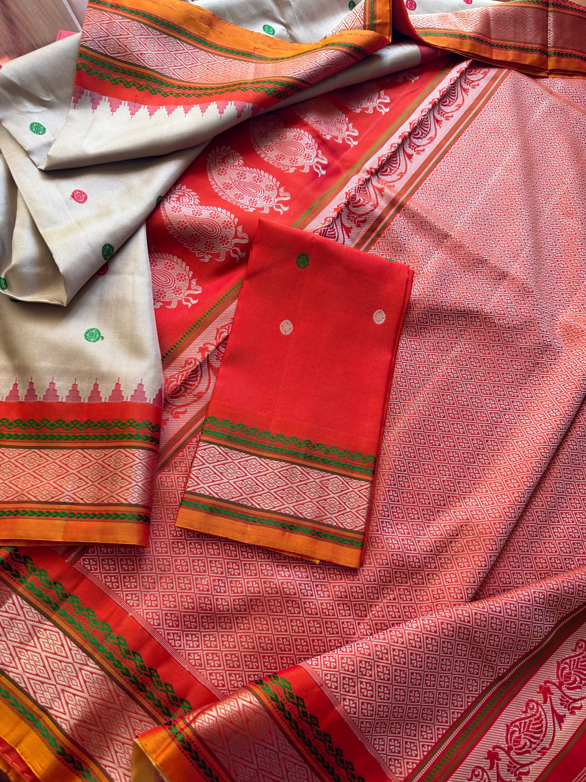 Kuttu  Gadwal Silk : No Zari