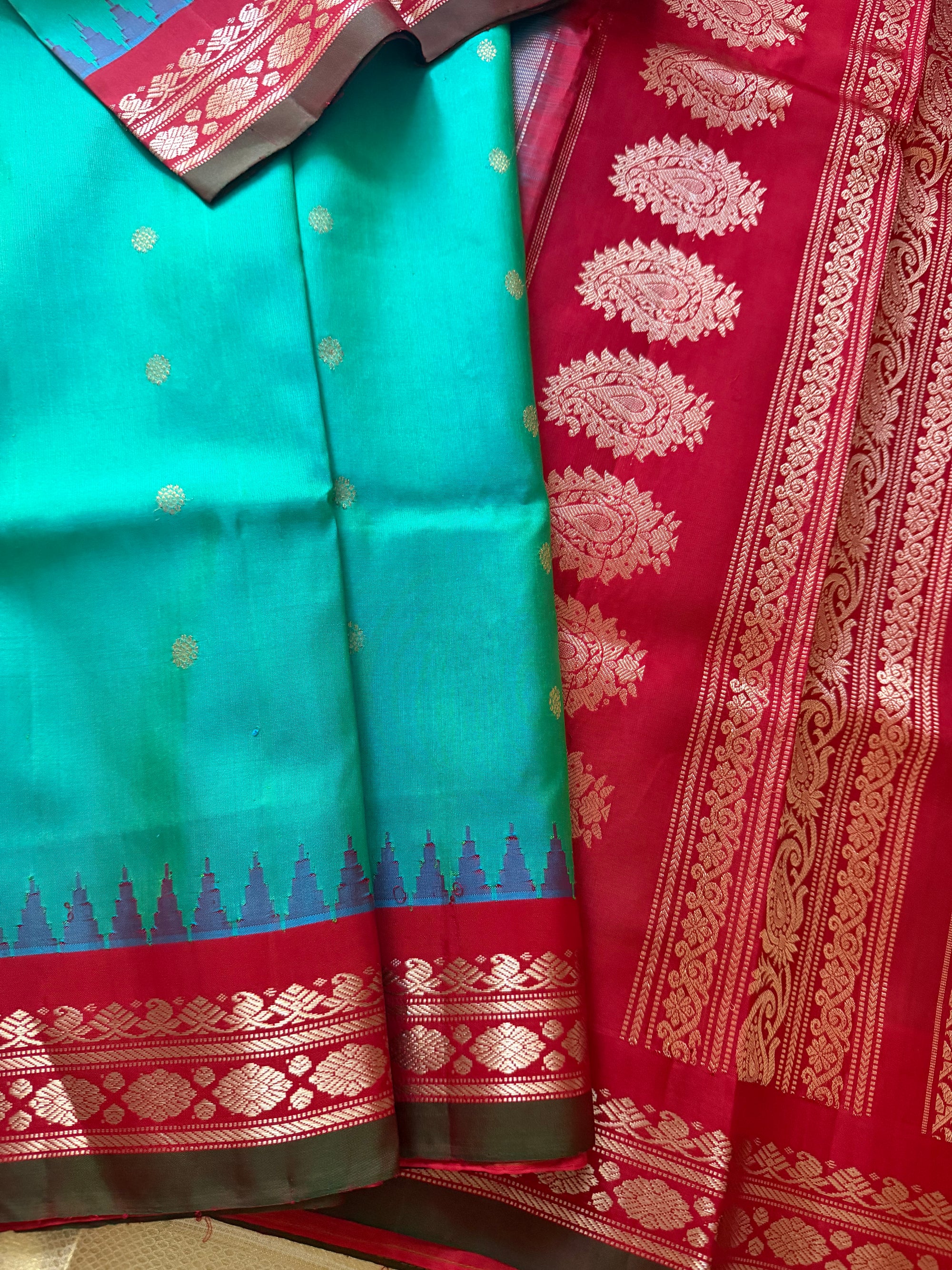 Kuttu Gadwal Silk