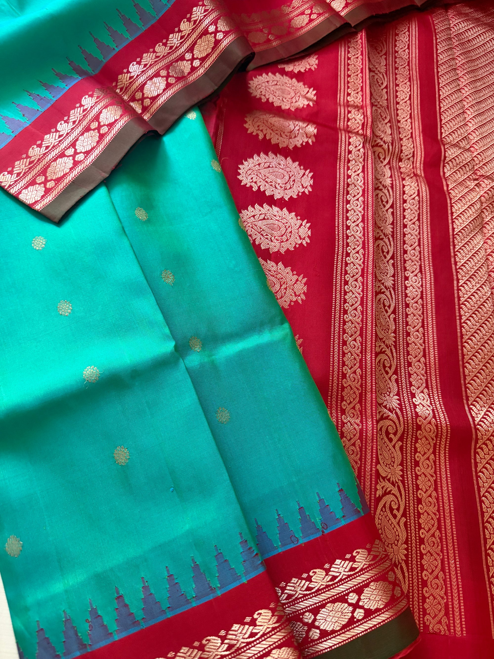Kuttu Gadwal Silk