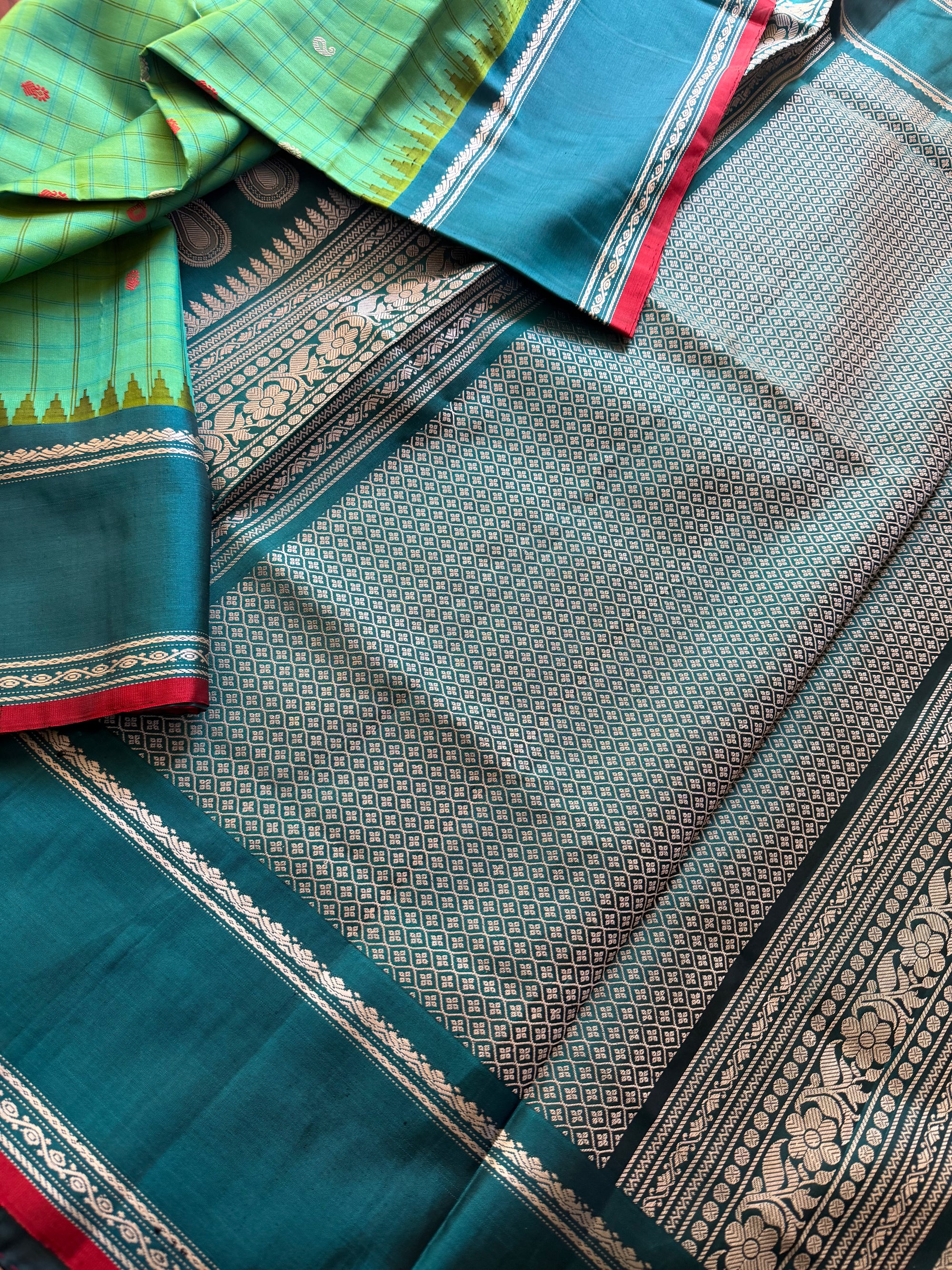 Kuttu  Gadwal Silk : No Zari