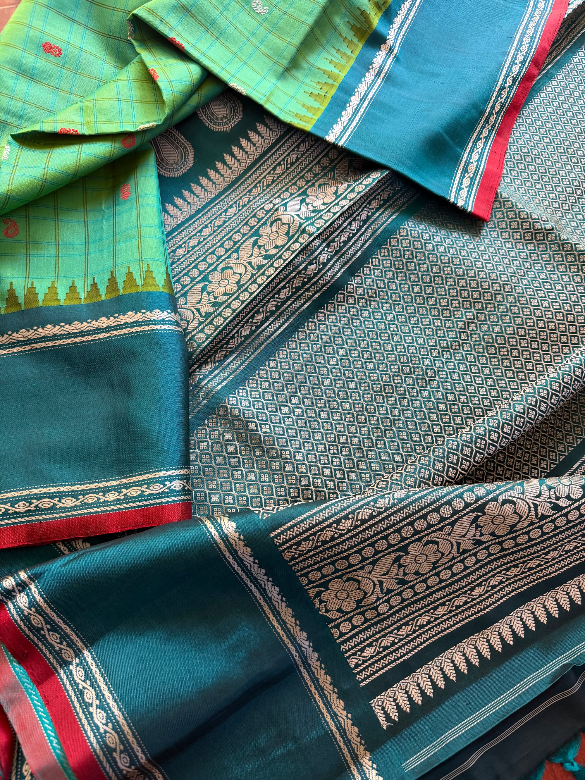 Kuttu  Gadwal Silk : No Zari