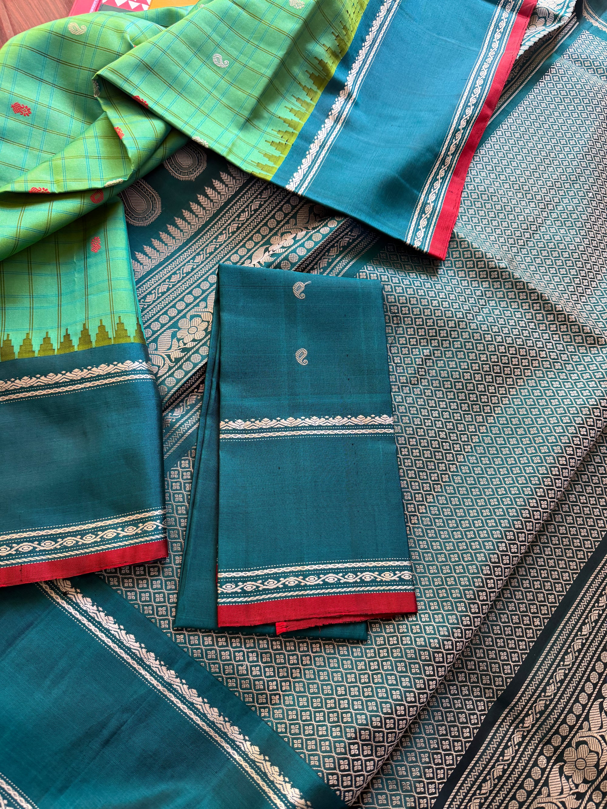 Kuttu  Gadwal Silk : No Zari