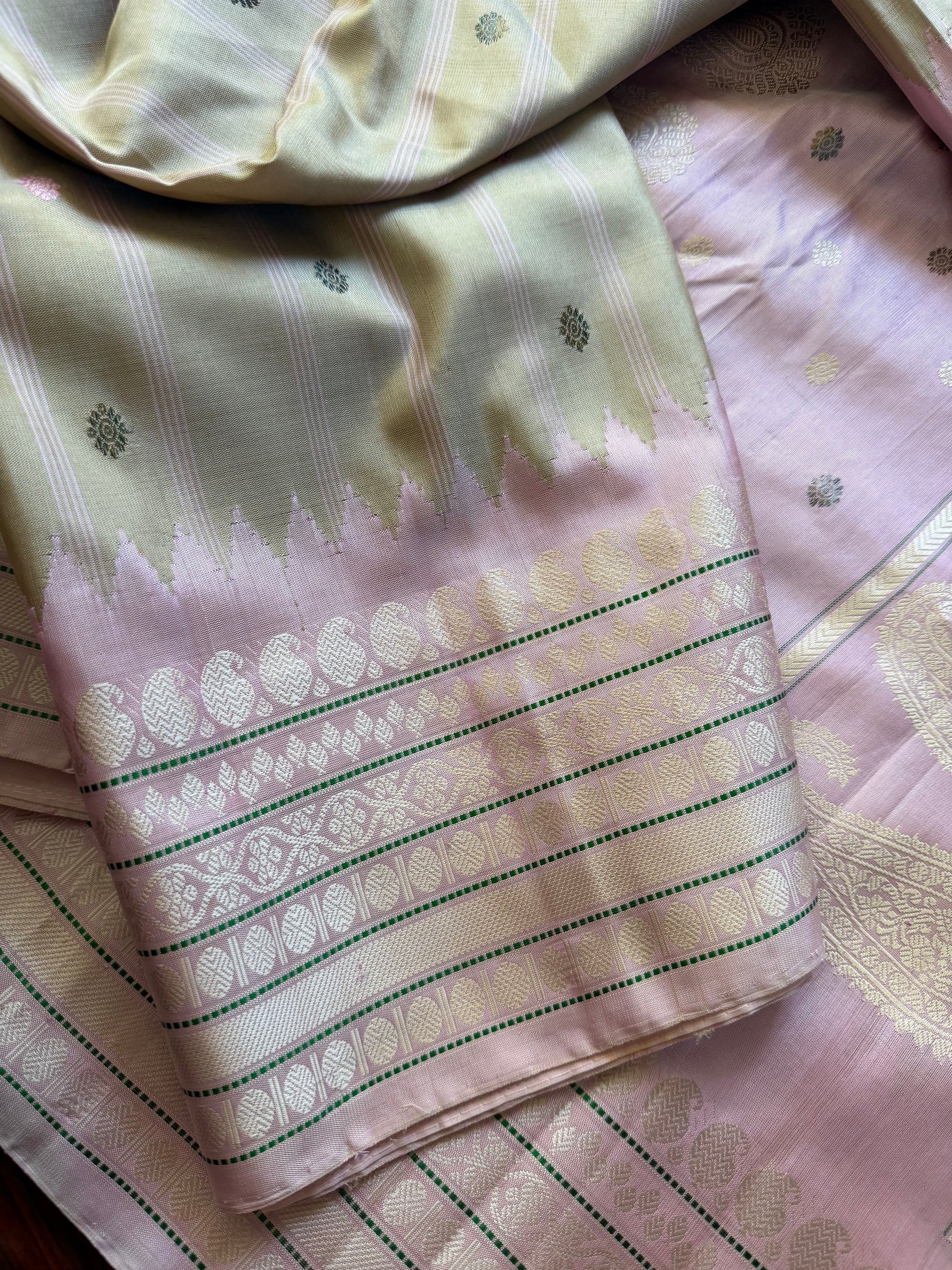 Kuttu  Gadwal Silk : No Zari