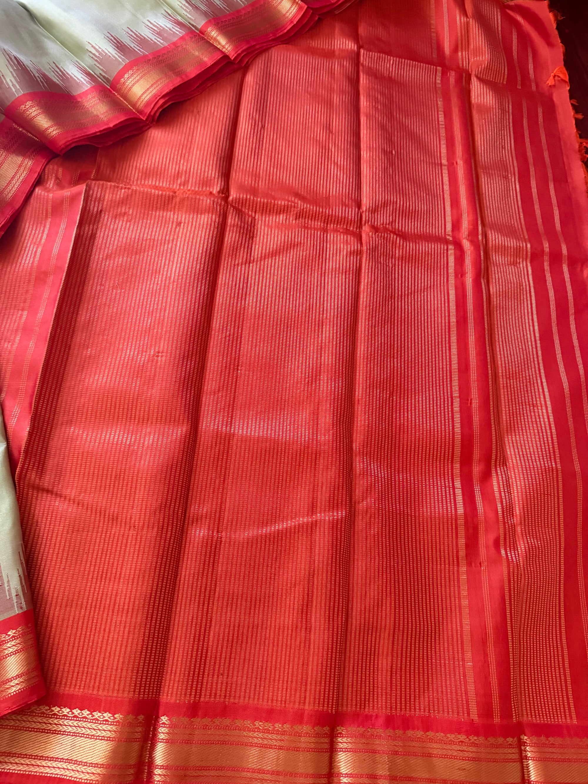 Kuttu Gadwal Silk