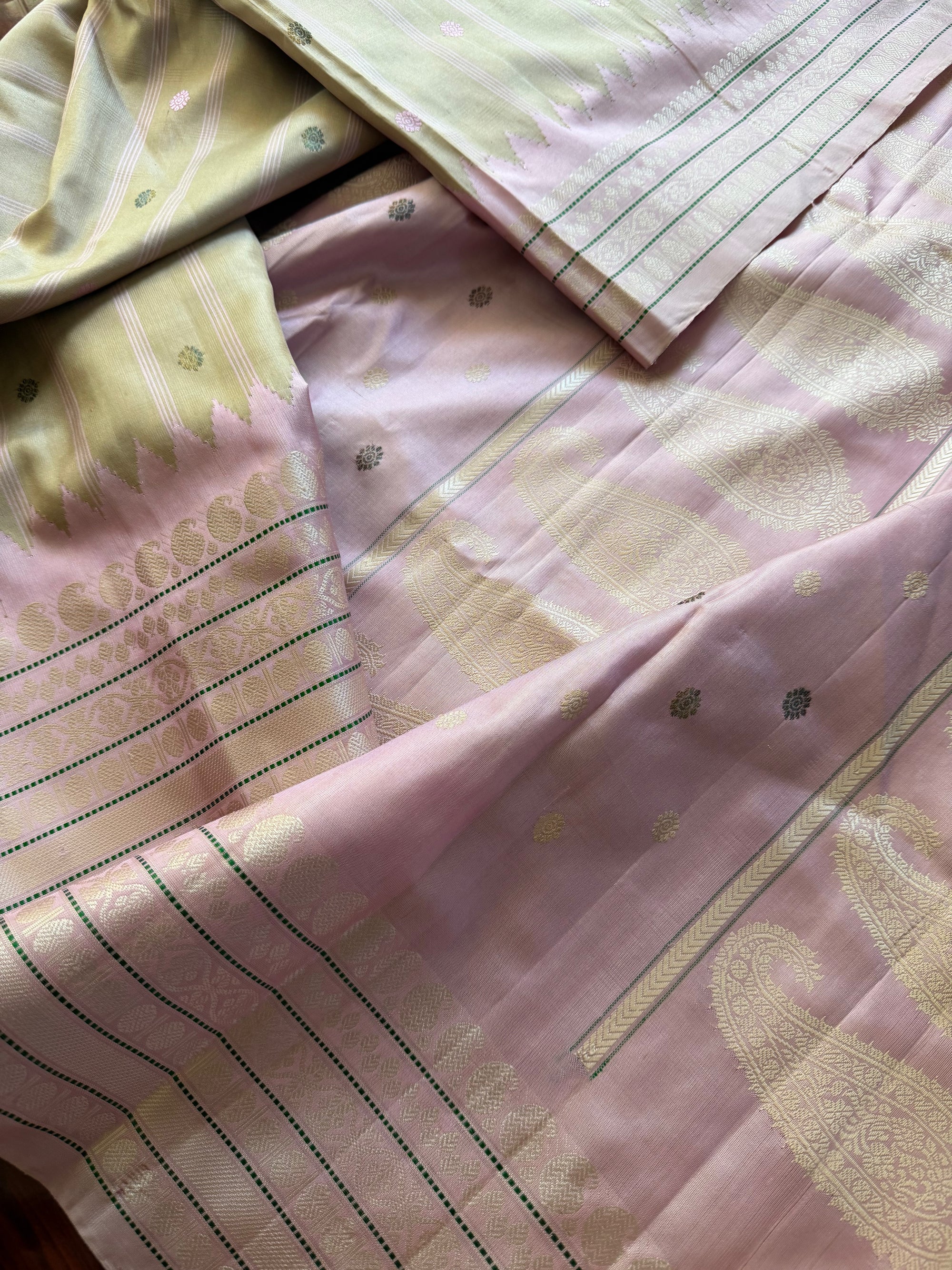Kuttu  Gadwal Silk : No Zari