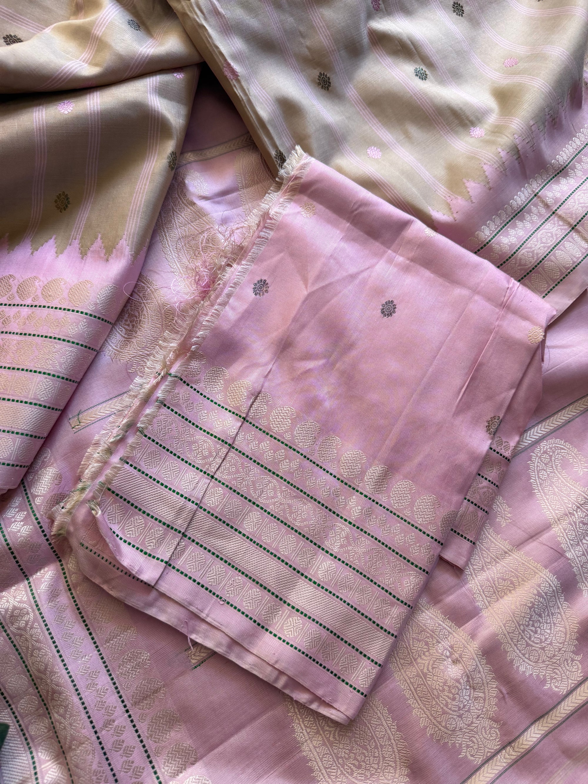 Kuttu  Gadwal Silk : No Zari