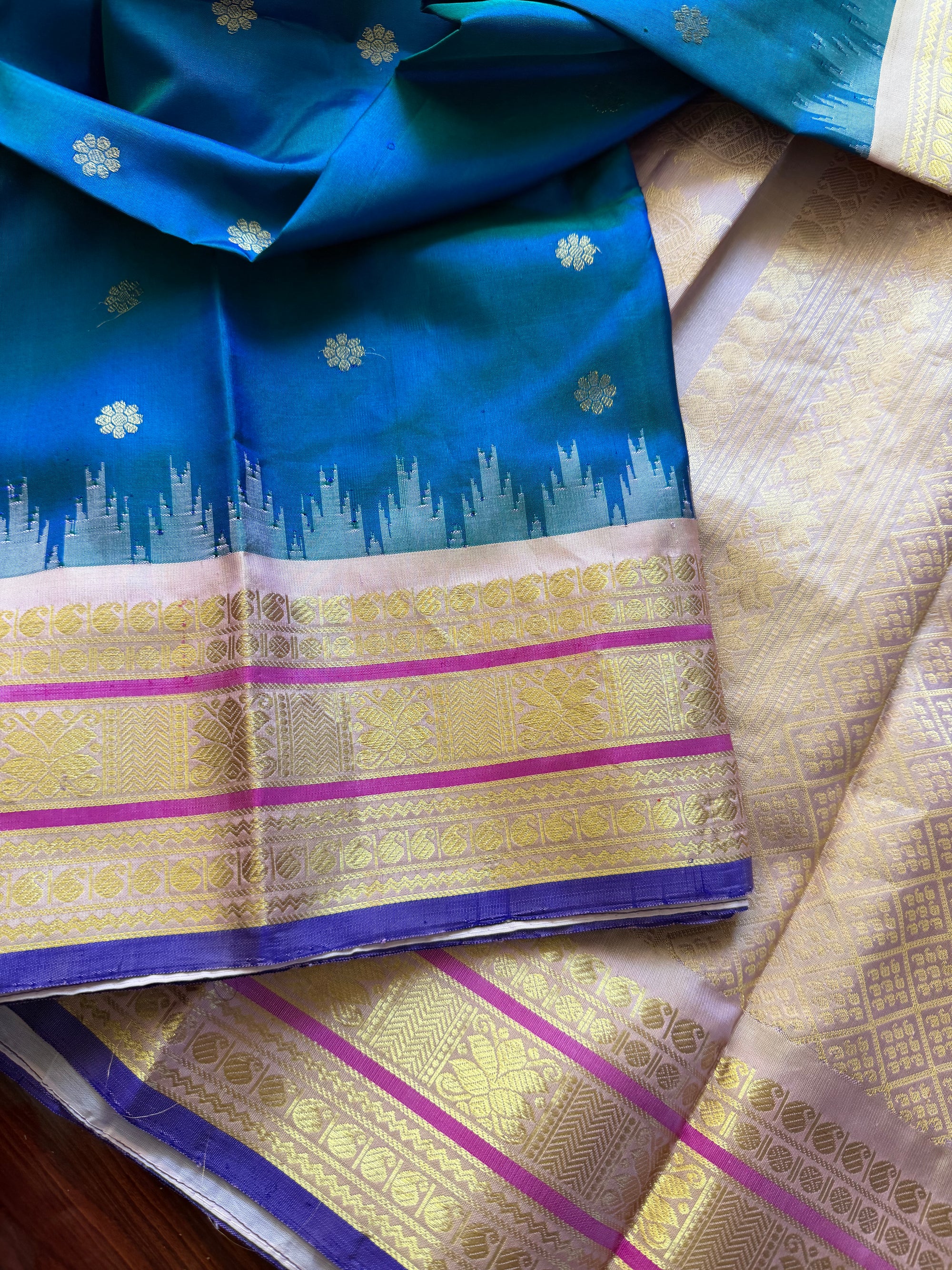 Kuttu  Gadwal Silk
