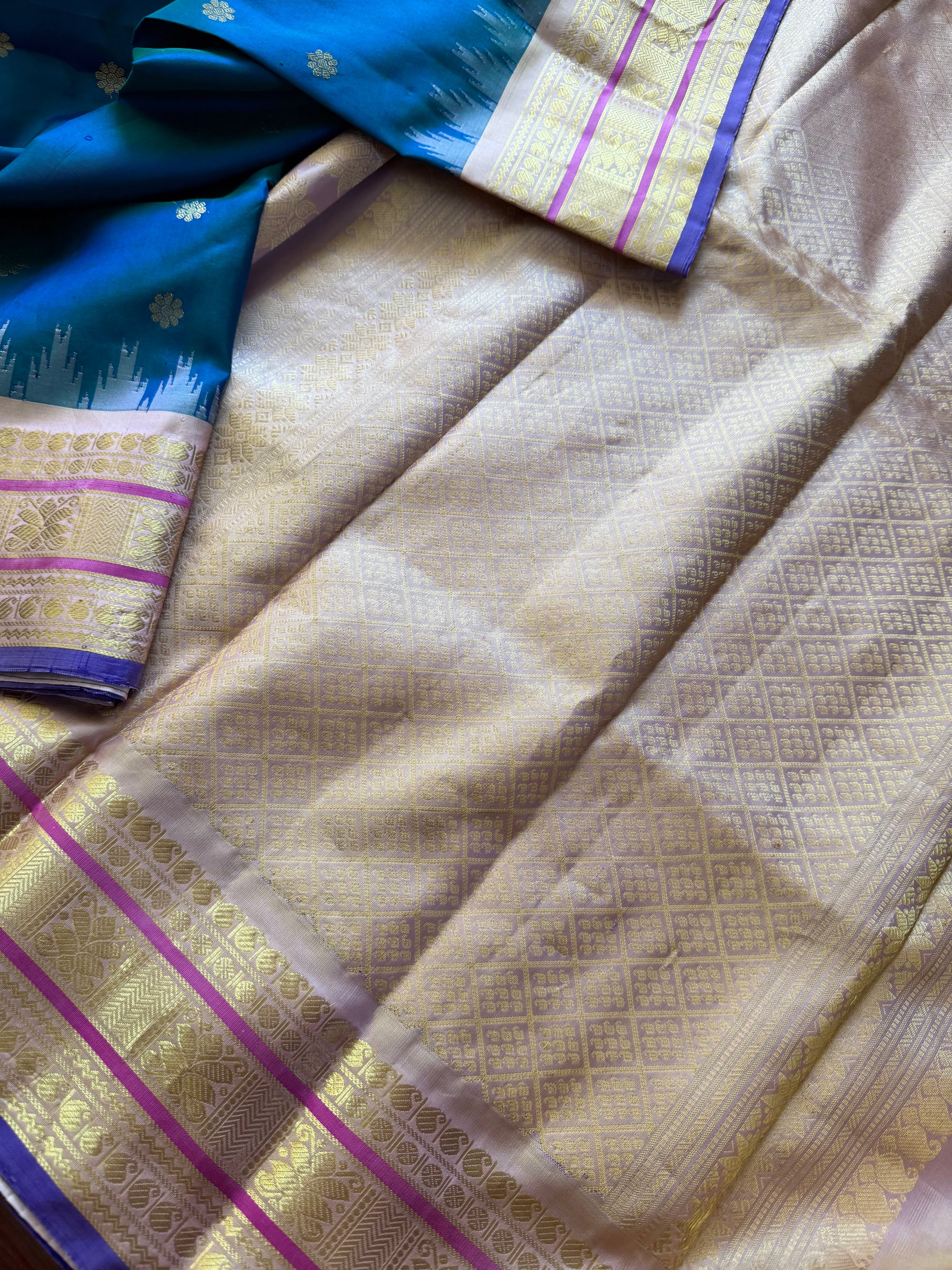 Kuttu  Gadwal Silk