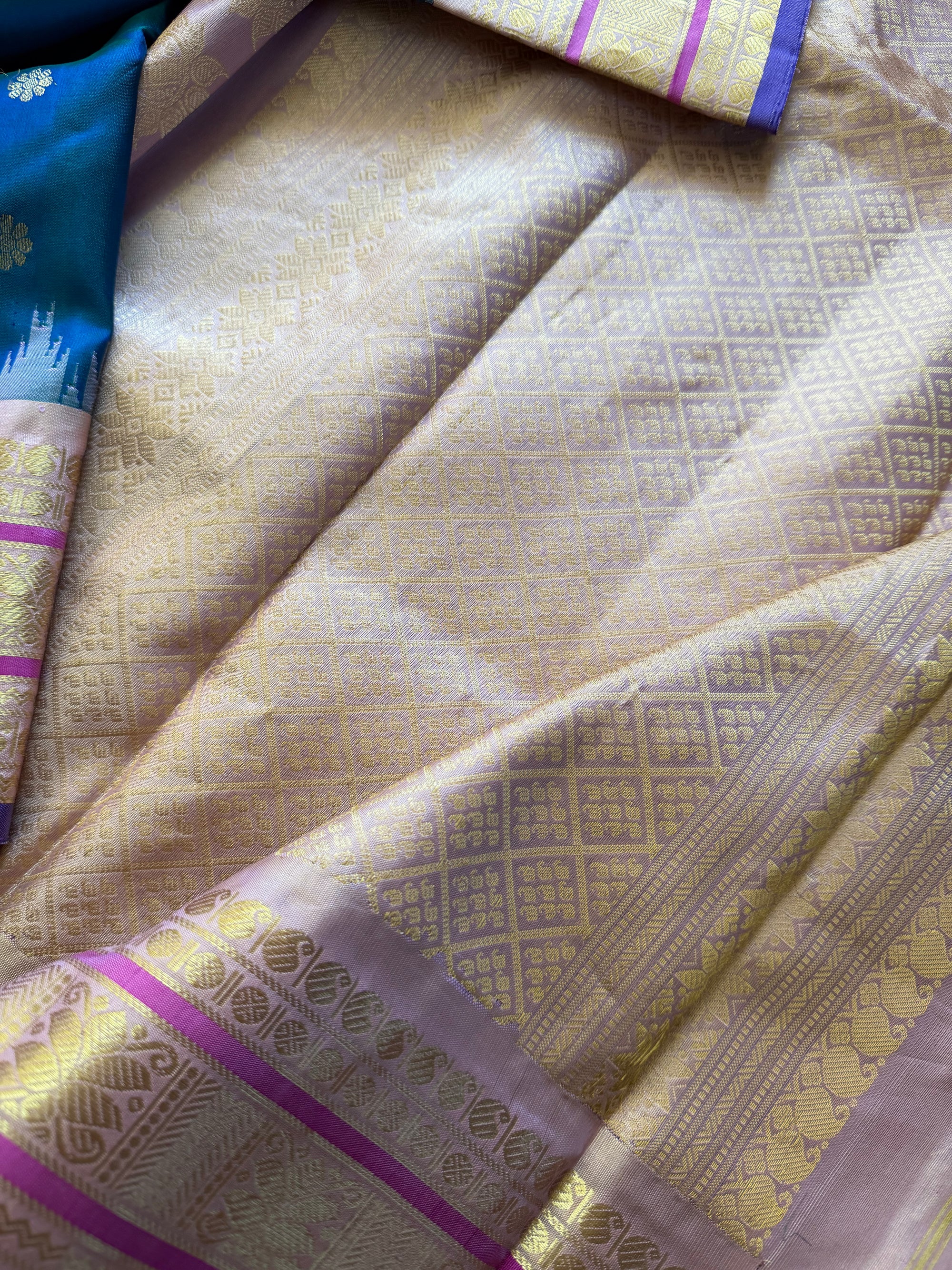 Kuttu  Gadwal Silk