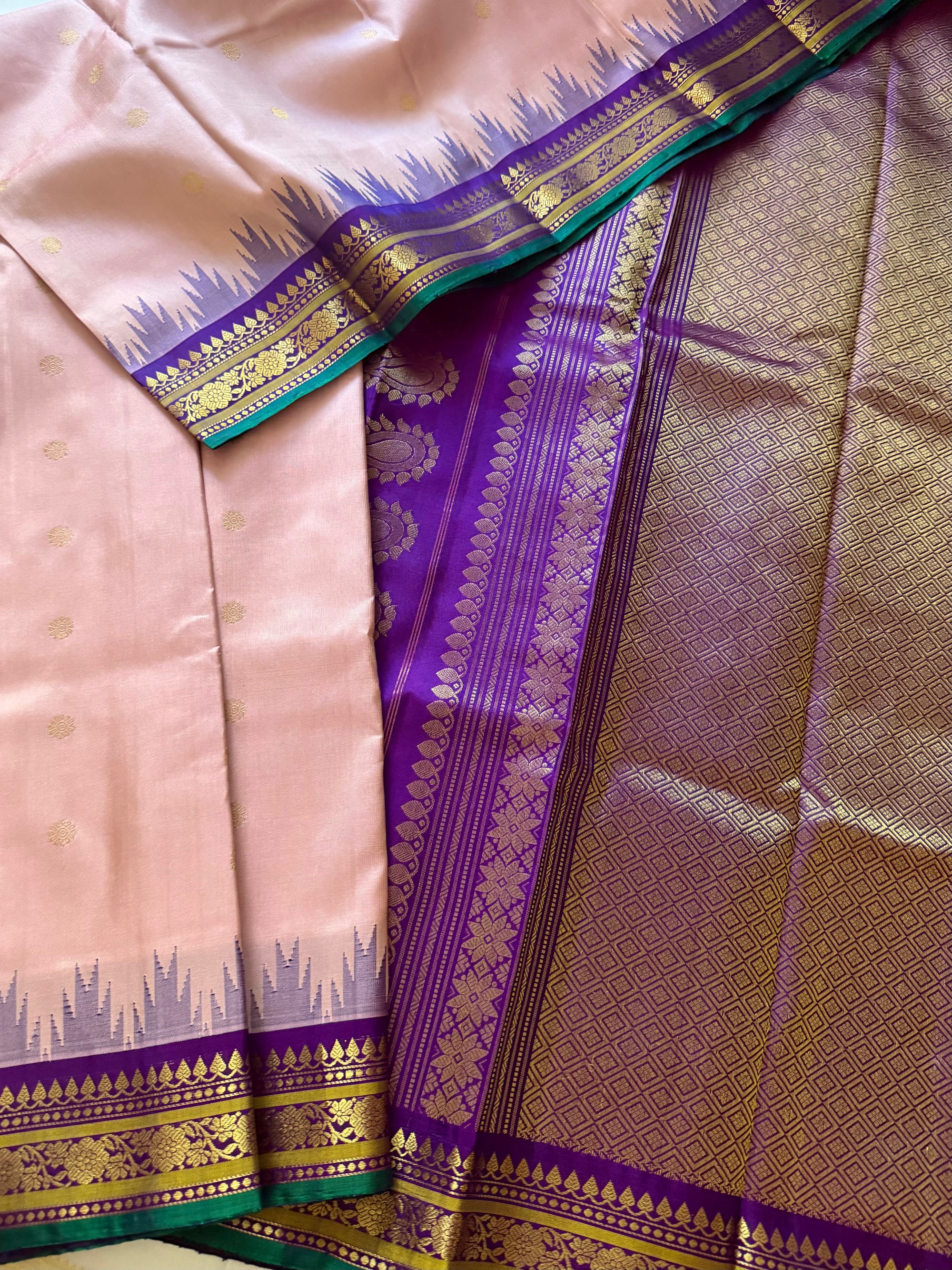 Kuttu Gadwal Silk
