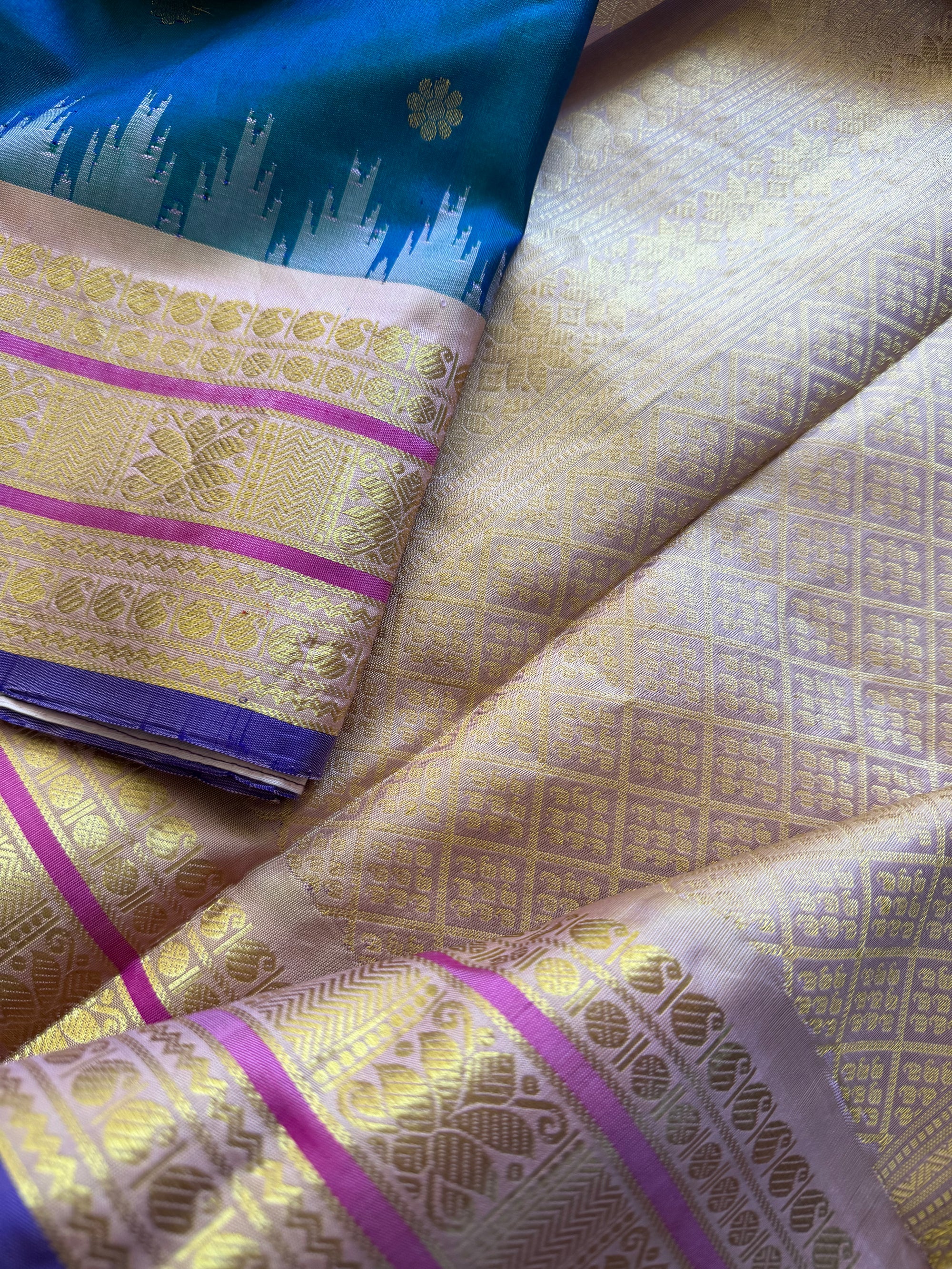 Kuttu  Gadwal Silk
