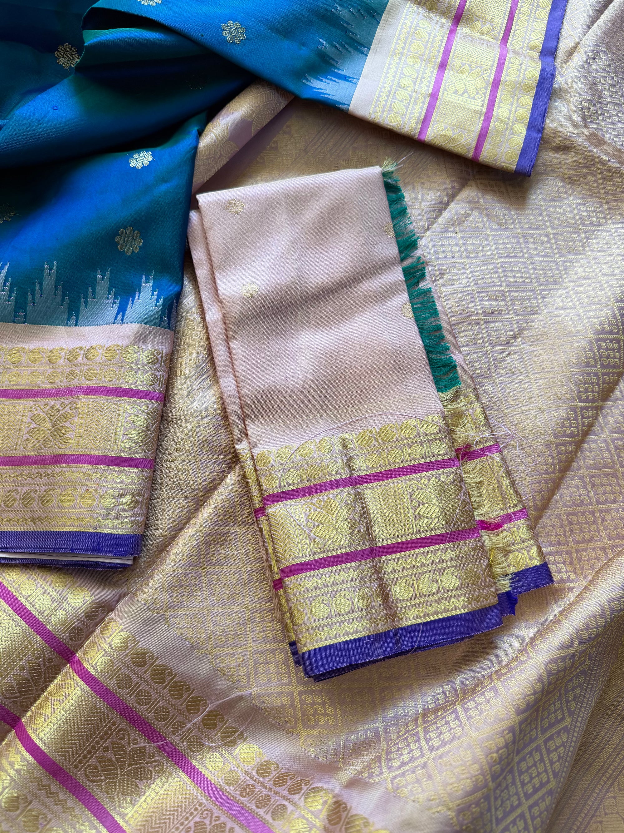 Kuttu  Gadwal Silk