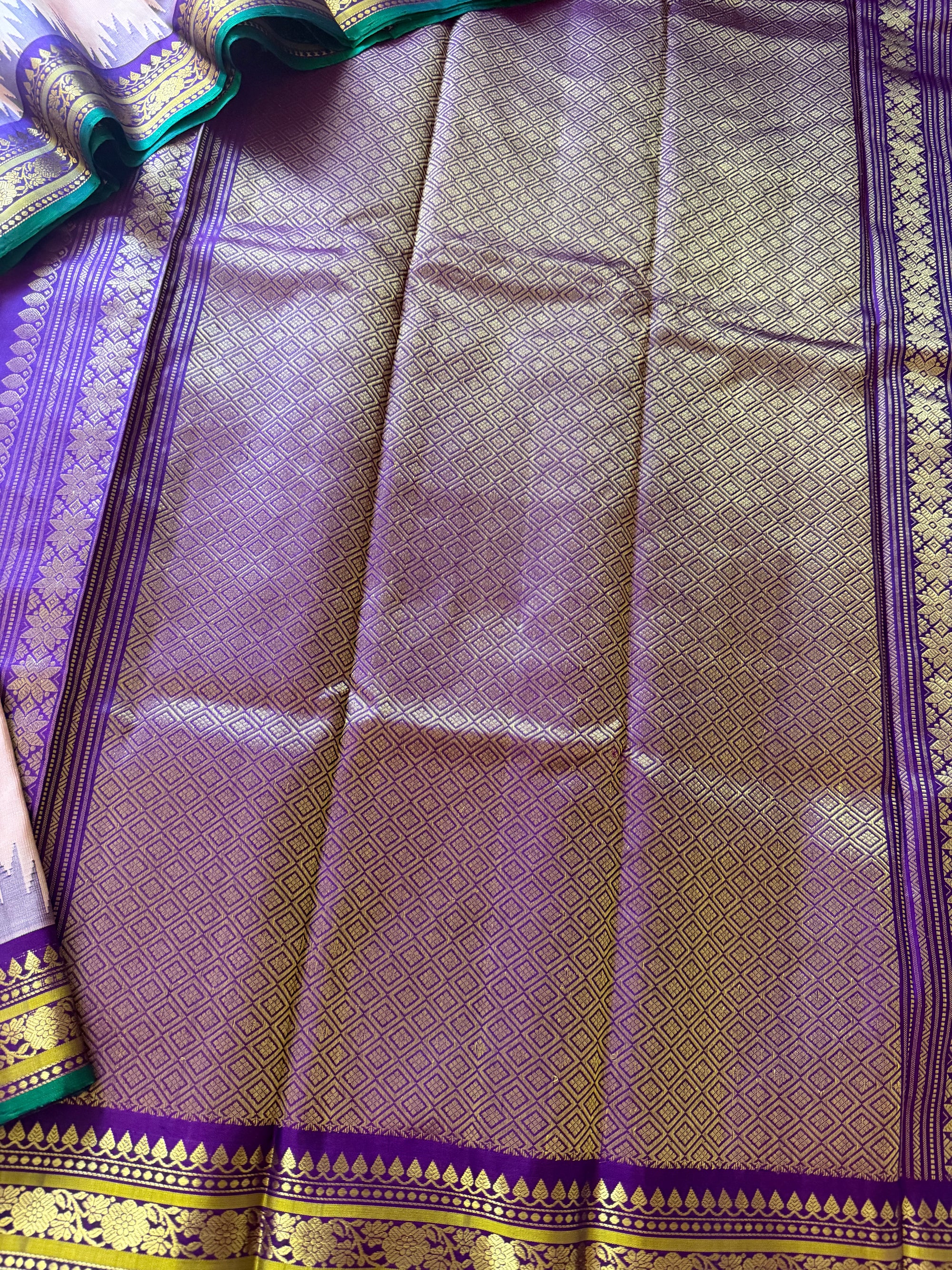 Kuttu Gadwal Silk
