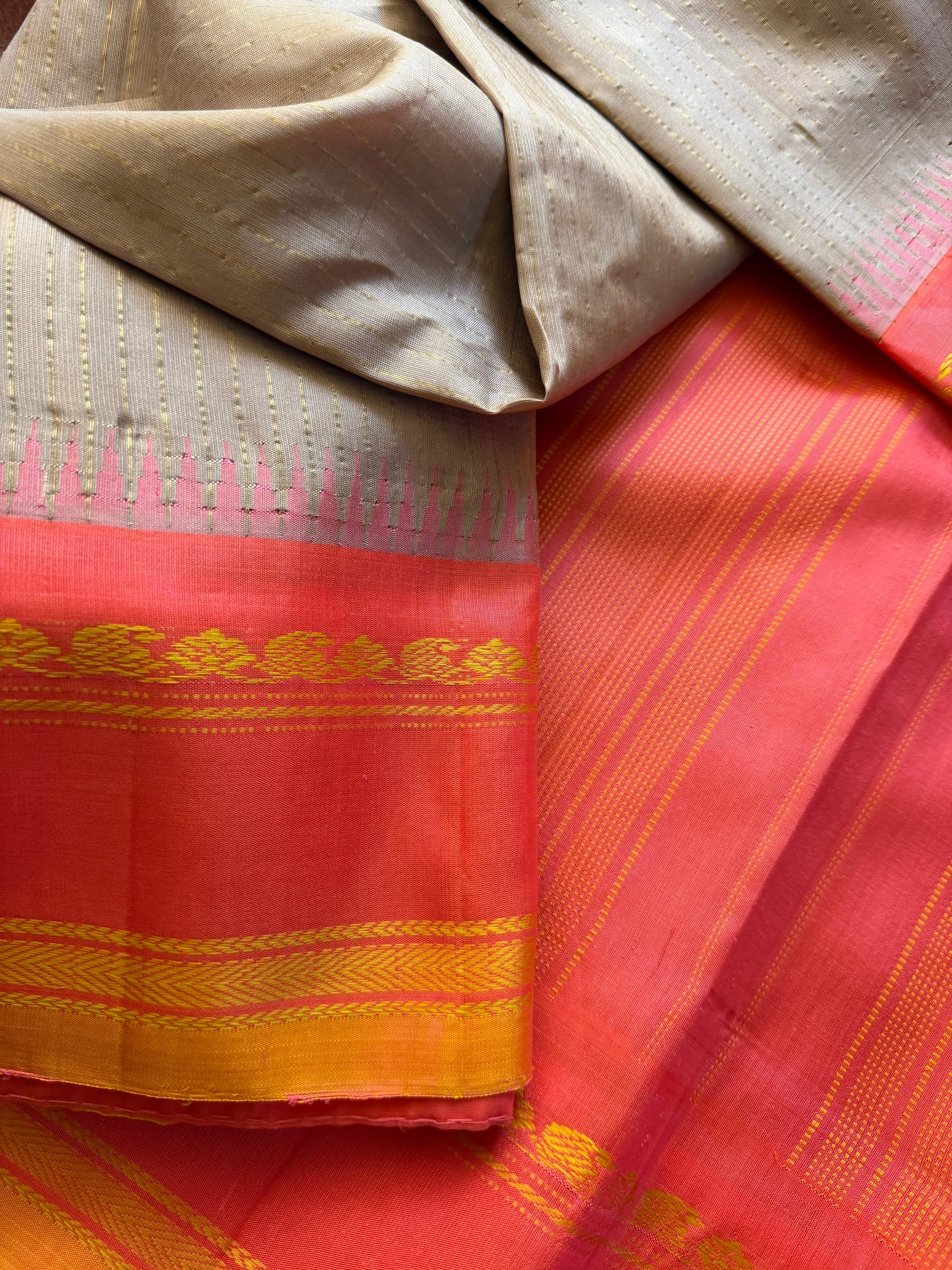 Kuttu  Gadwal Silk