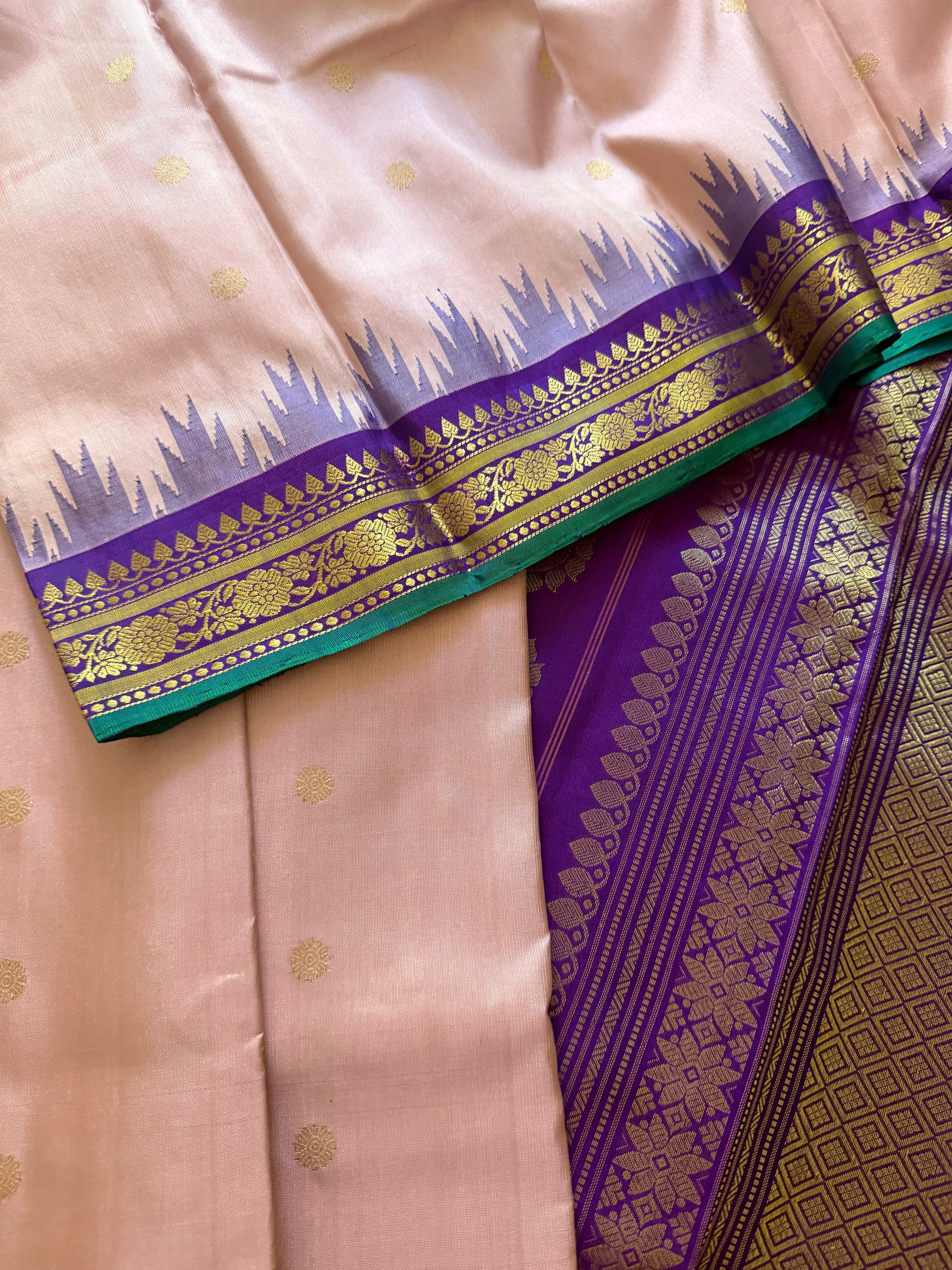 Kuttu Gadwal Silk