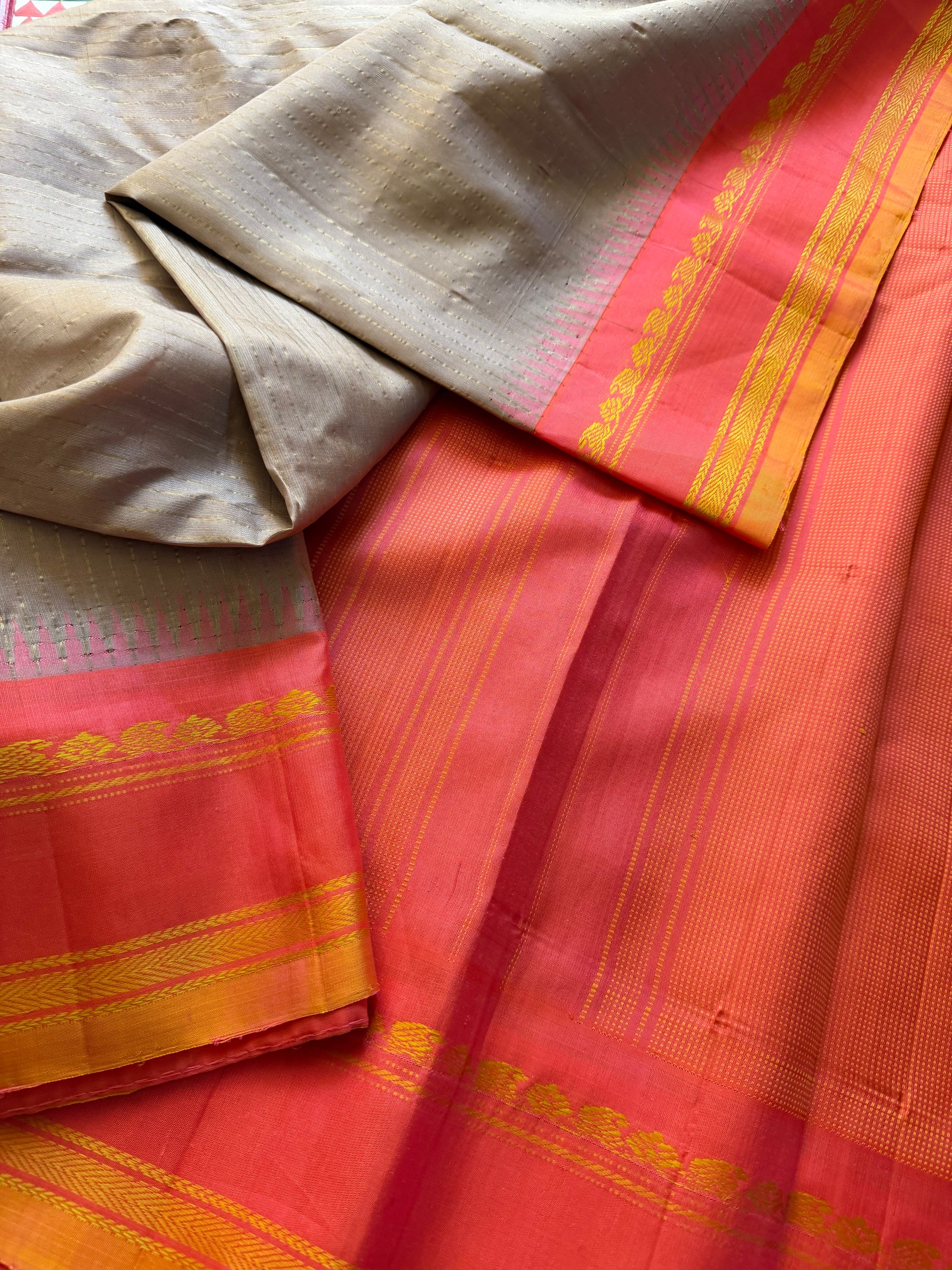 Kuttu  Gadwal Silk