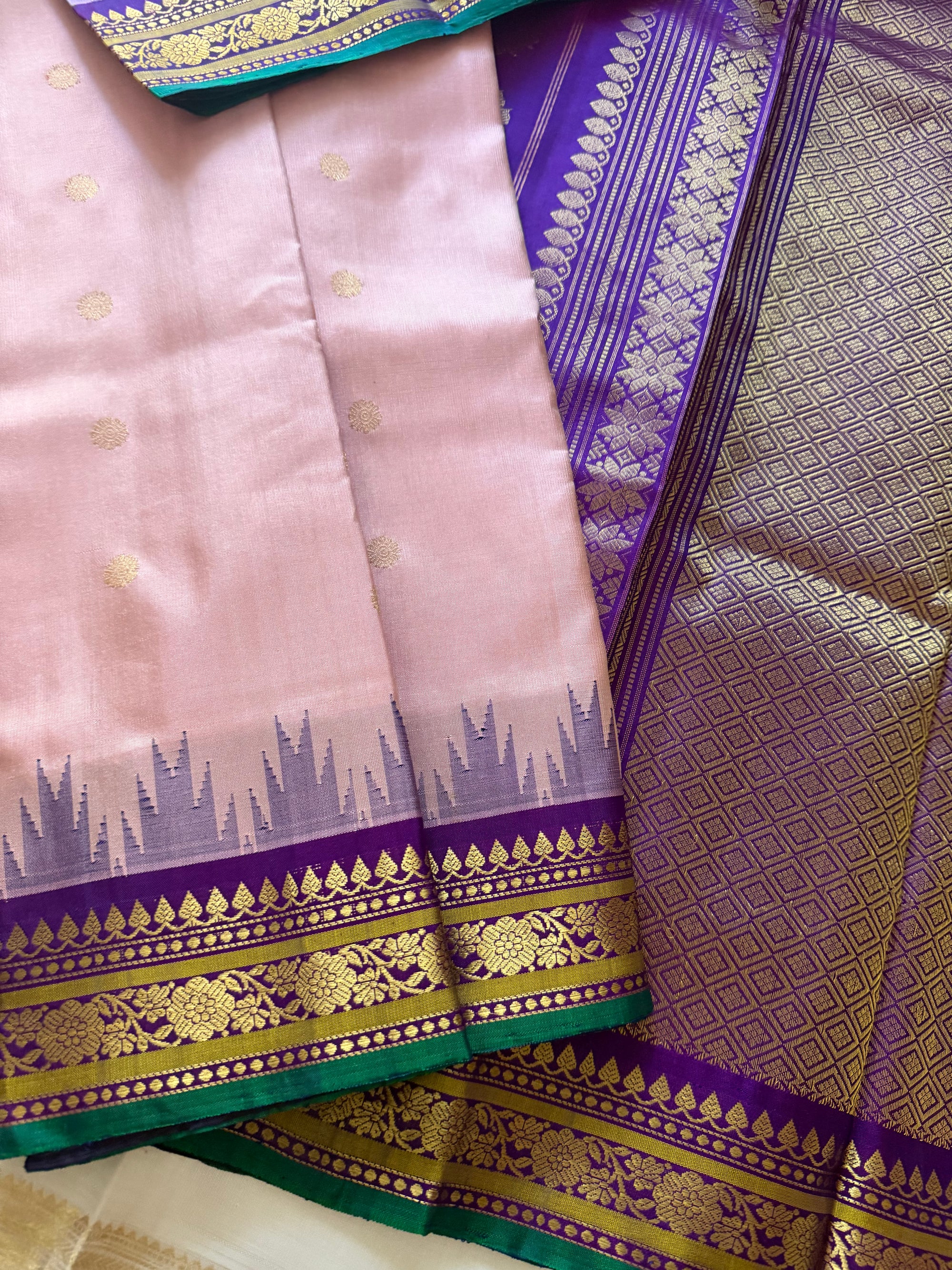 Kuttu Gadwal Silk
