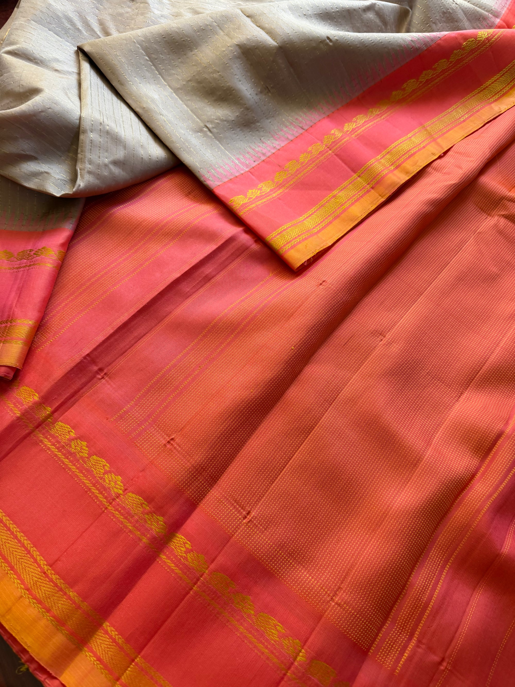 Kuttu  Gadwal Silk