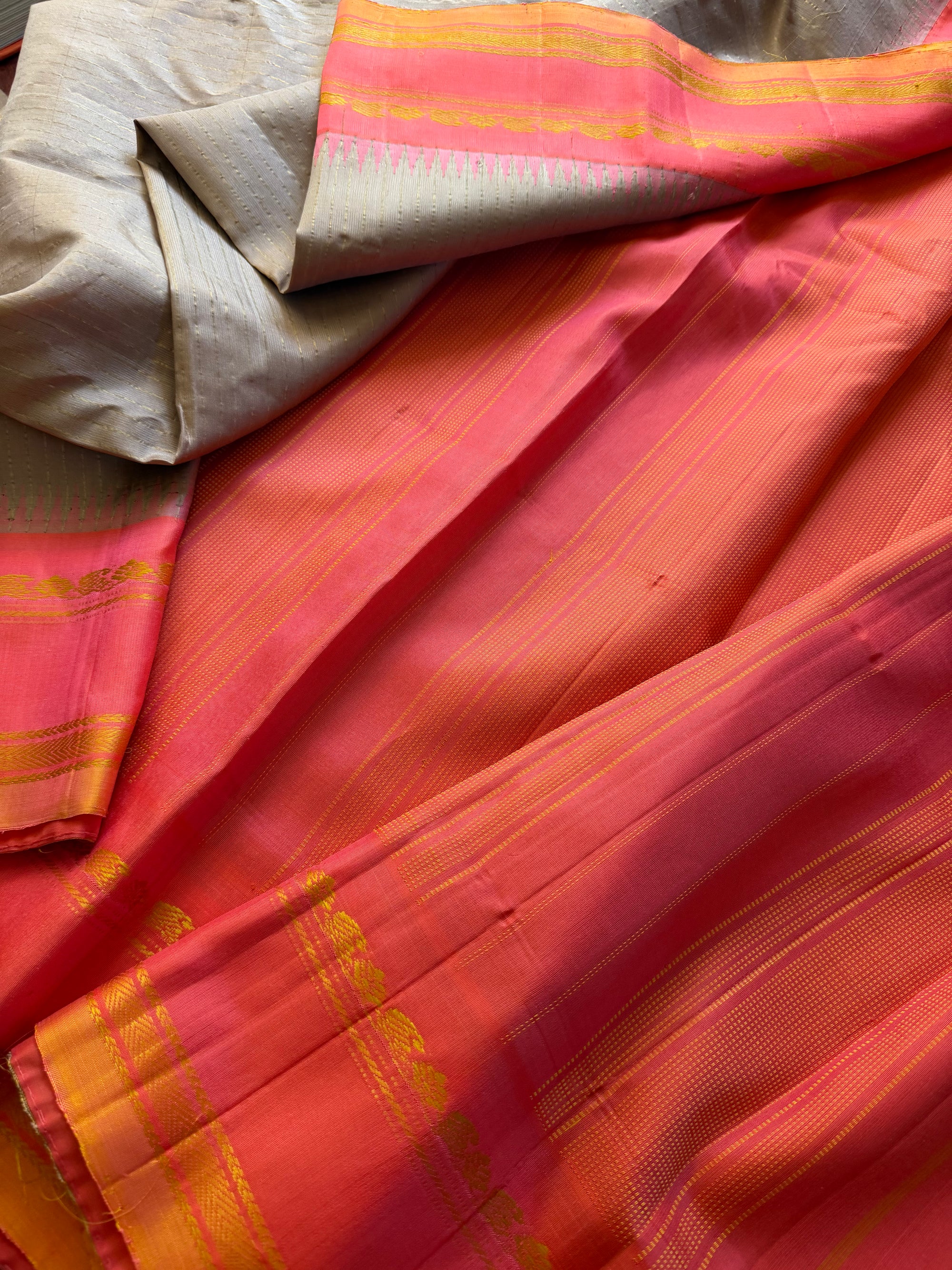 Kuttu  Gadwal Silk