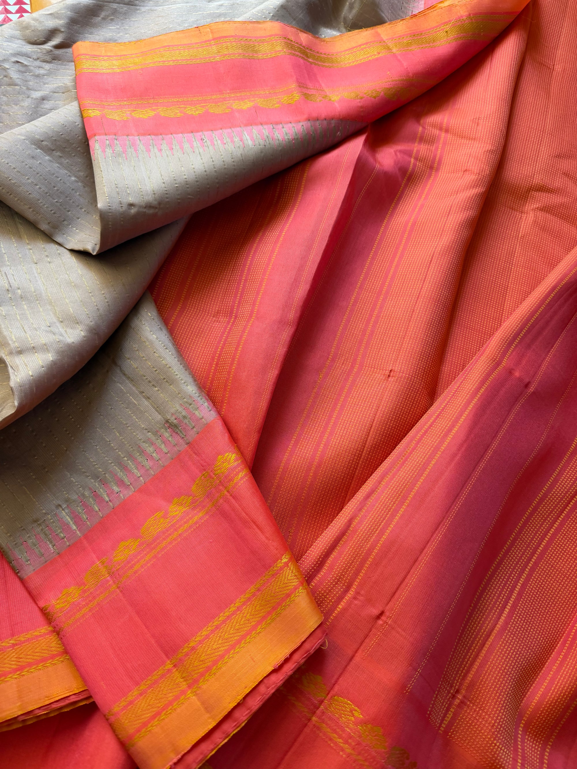 Kuttu  Gadwal Silk