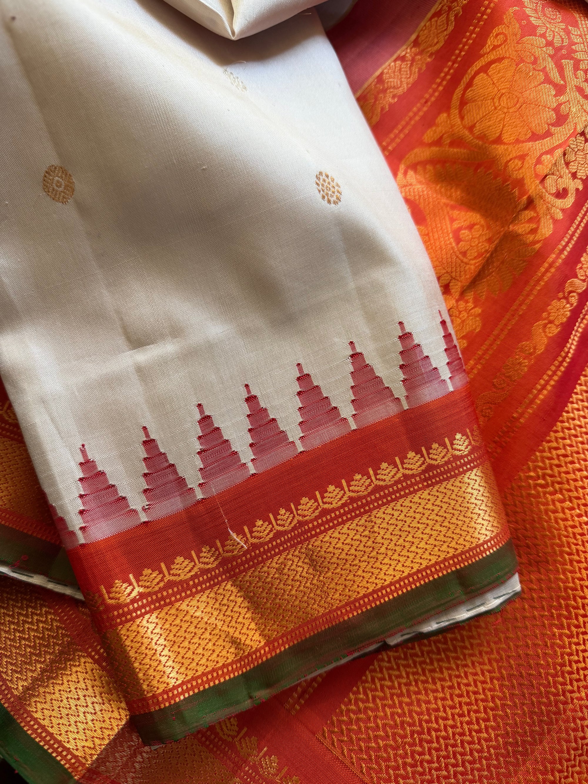 Kuttu  Gadwal Silk