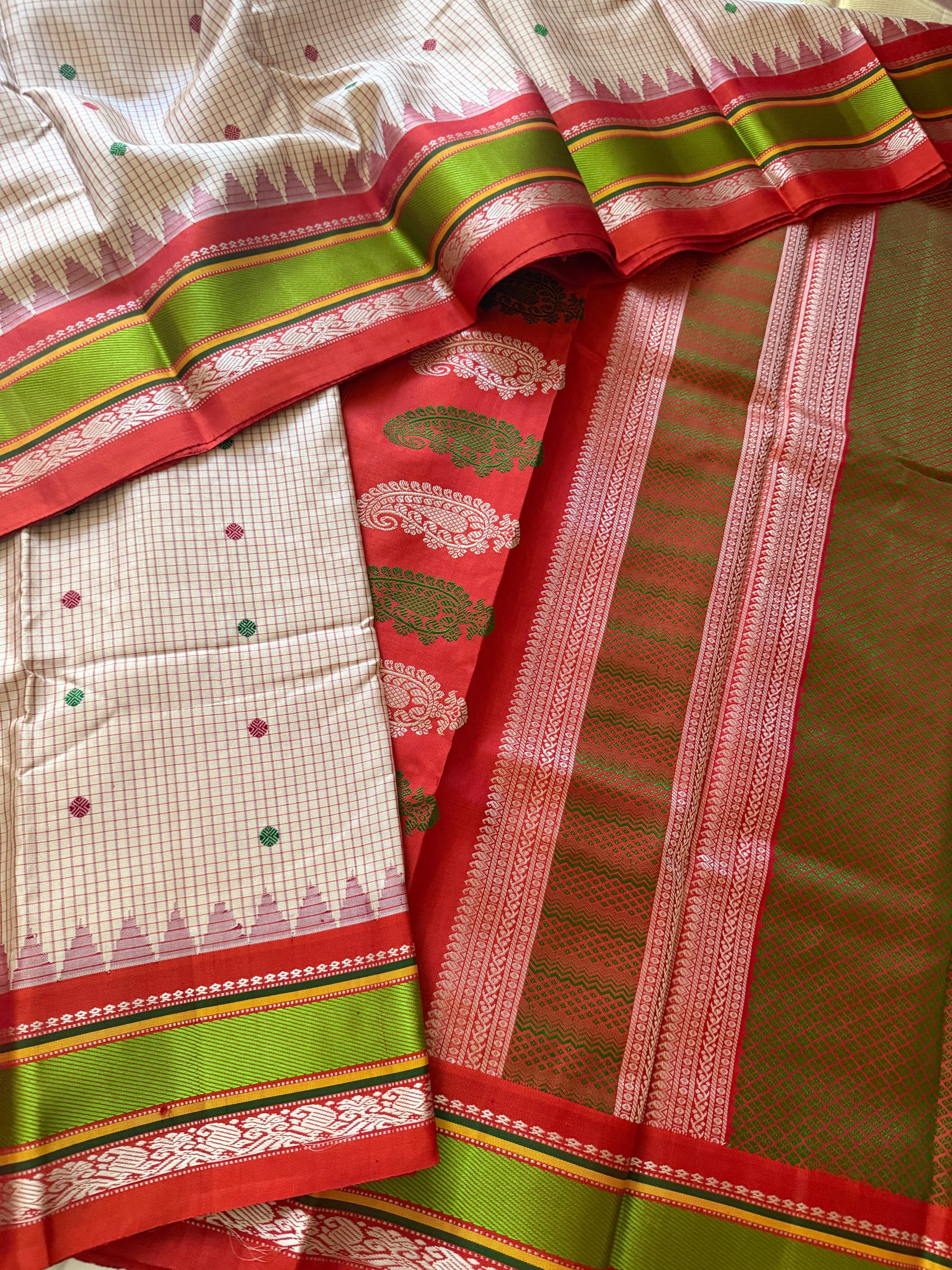 Kuttu Gadwal Silk : No Zari