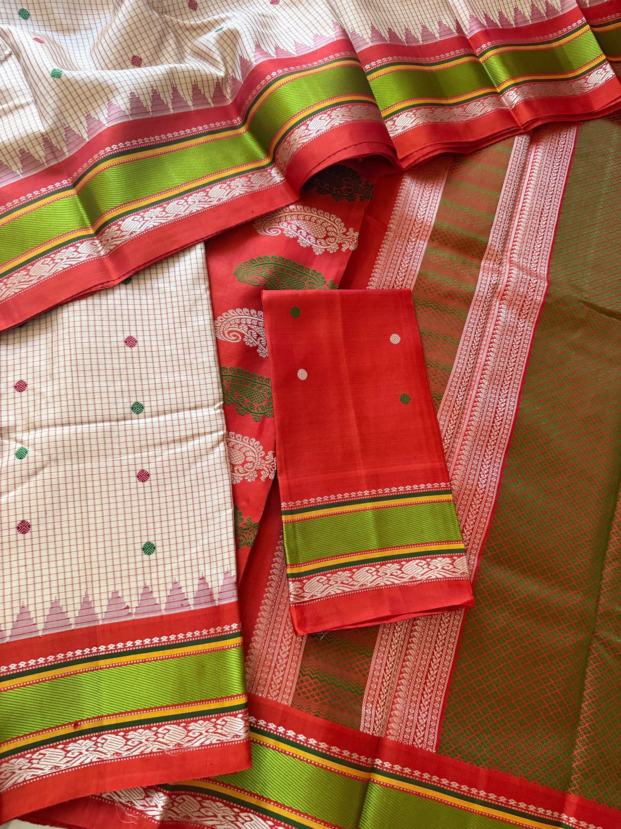 Kuttu Gadwal Silk : No Zari