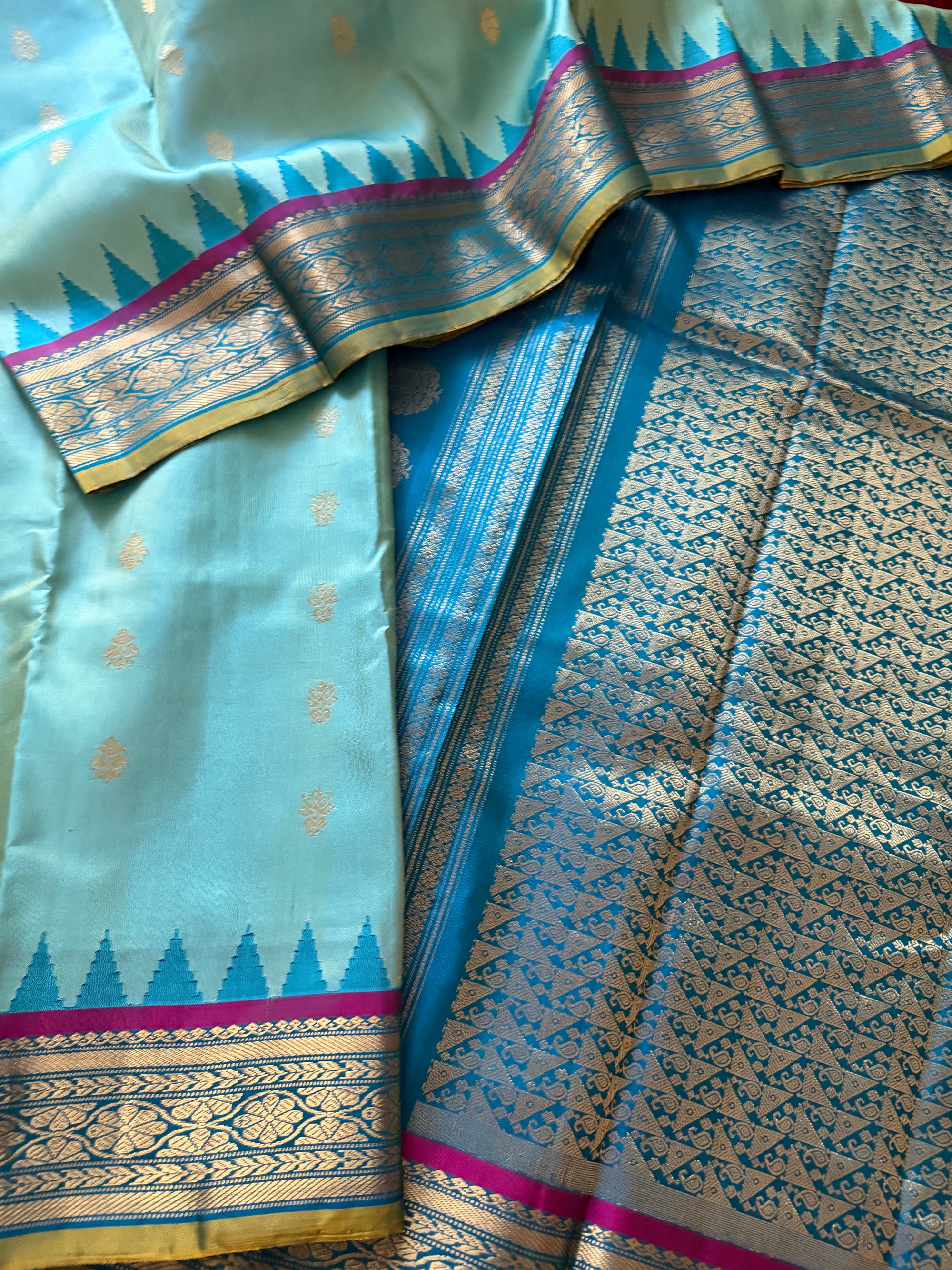Kuttu Gadwal Silk