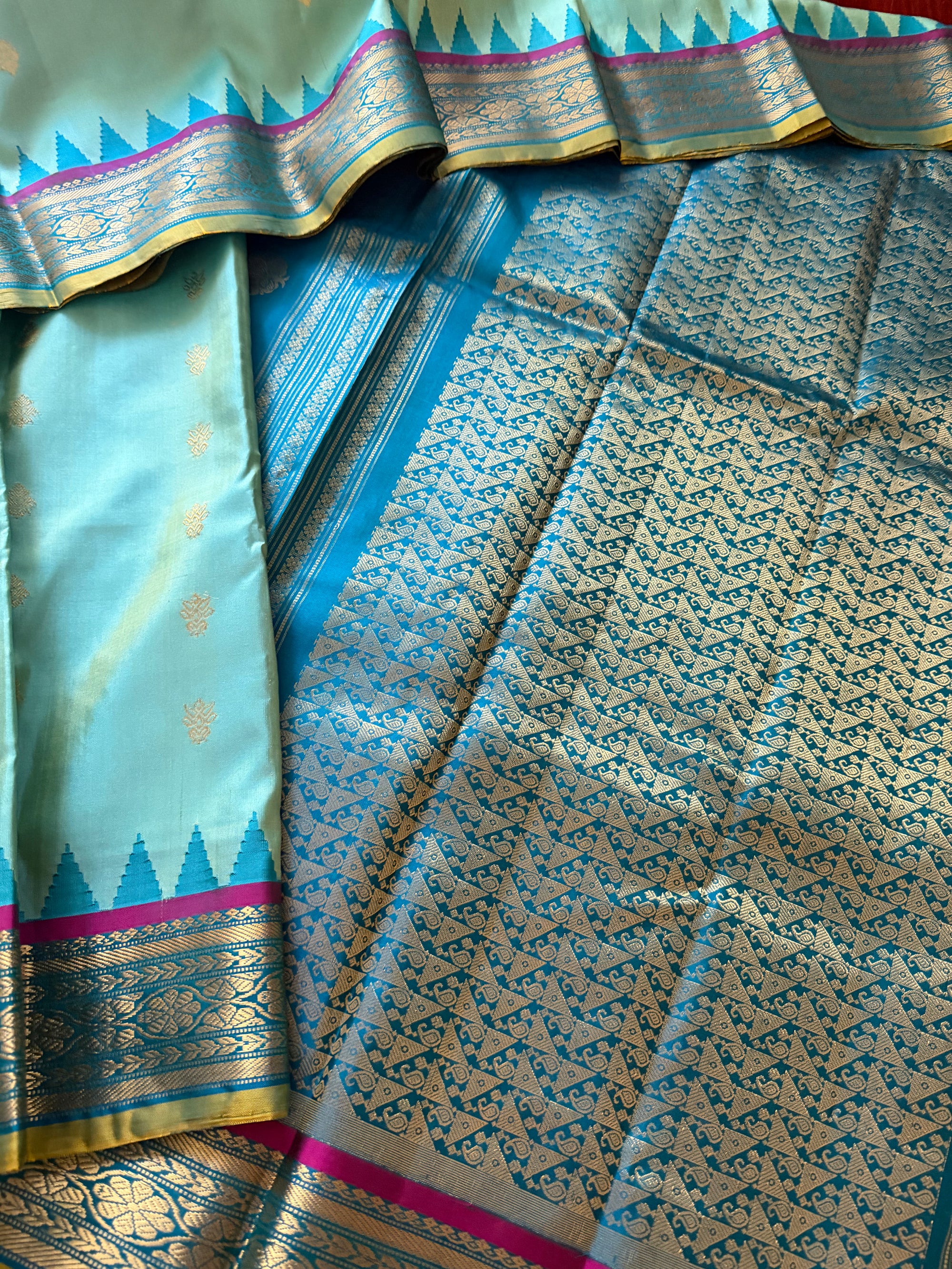 Kuttu Gadwal Silk