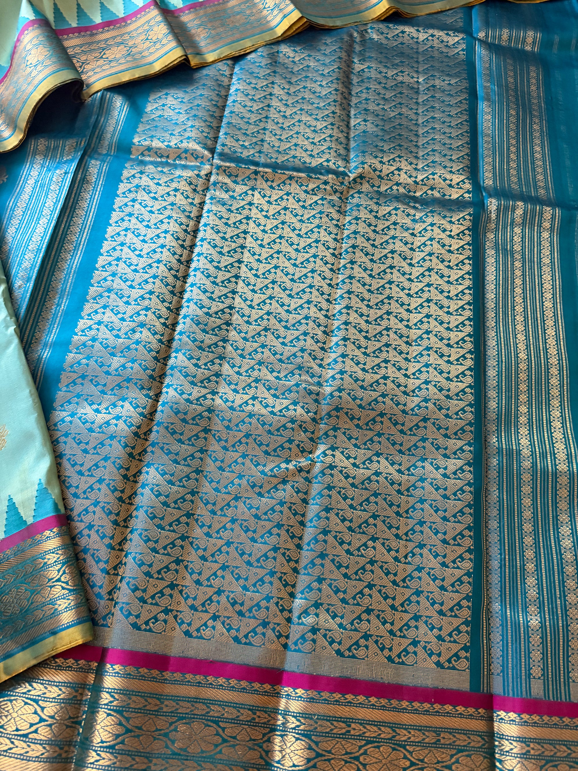 Kuttu Gadwal Silk