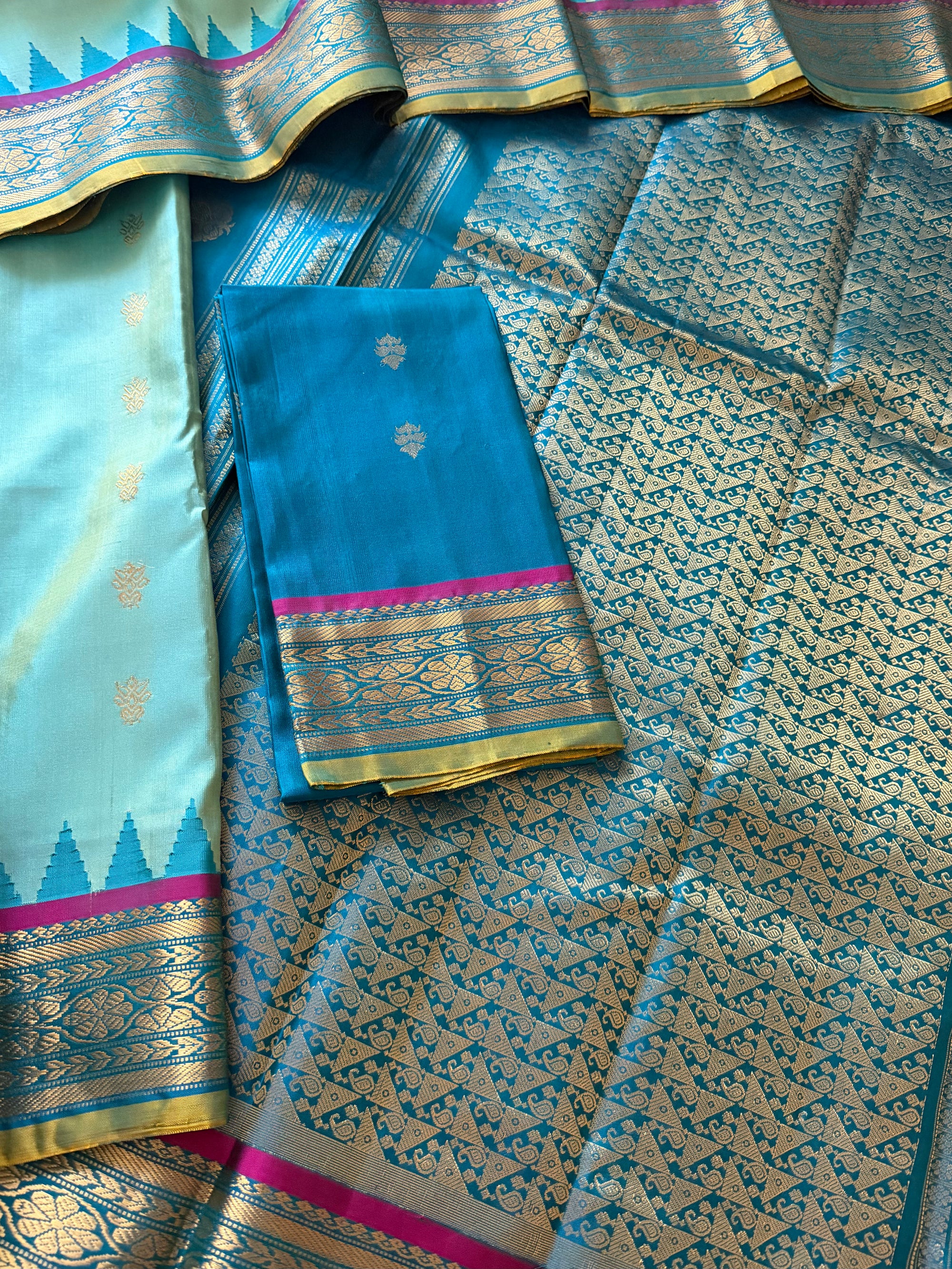 Kuttu Gadwal Silk