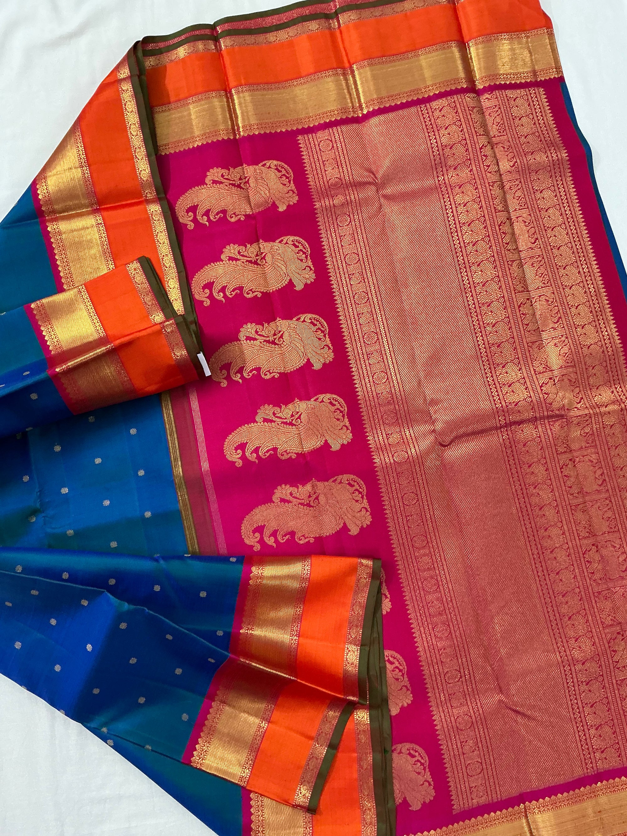MYTHILI:  MAYILKAZHUTHU / Peacock Blue