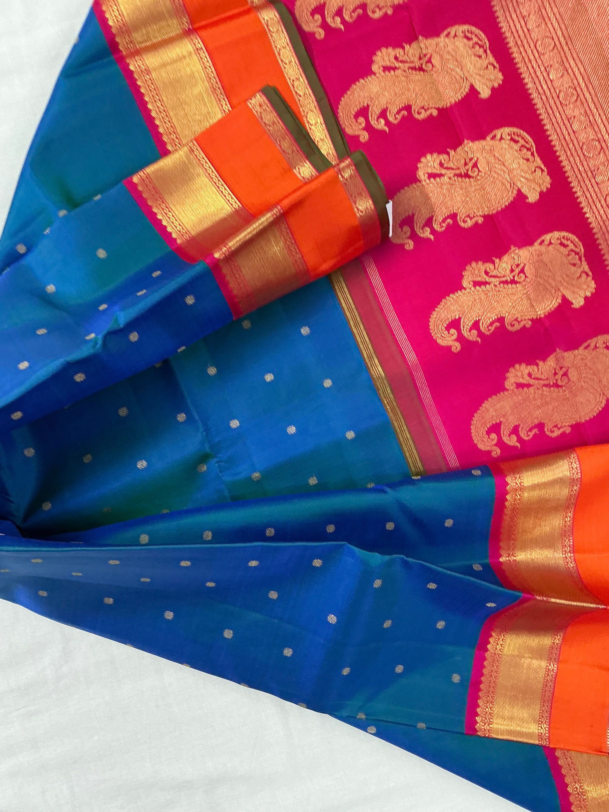 MYTHILI:  MAYILKAZHUTHU / Peacock Blue