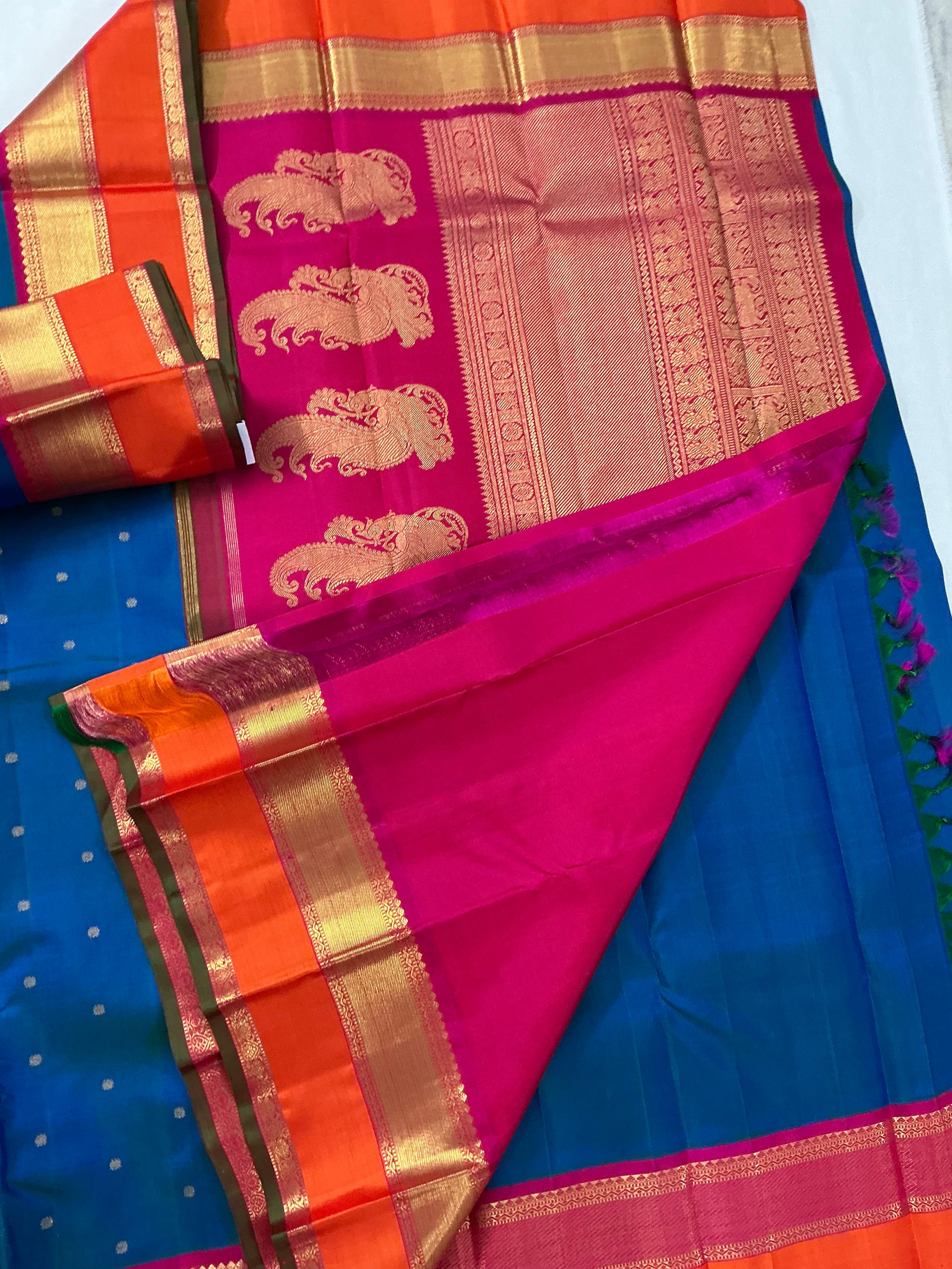 MYTHILI:  MAYILKAZHUTHU / Peacock Blue