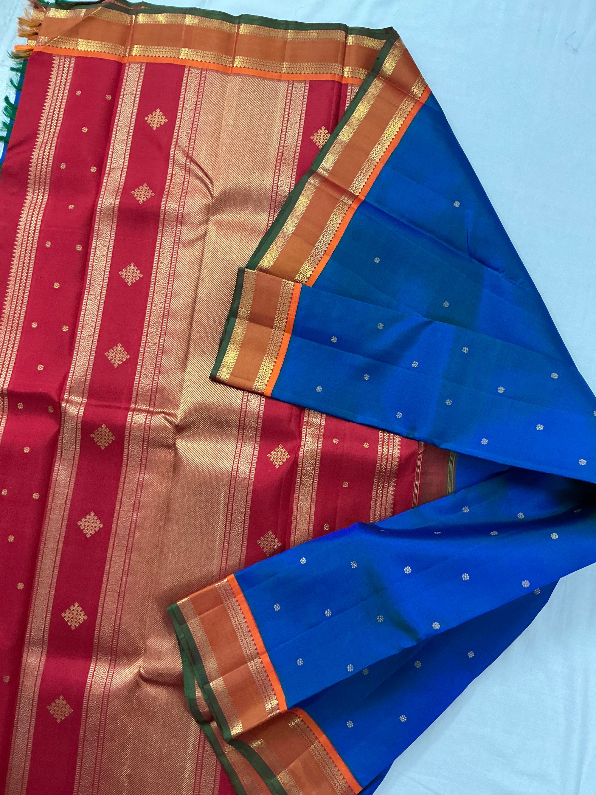 MAATHEY:  MAYILKAZHUTHU (Peacock Blue)